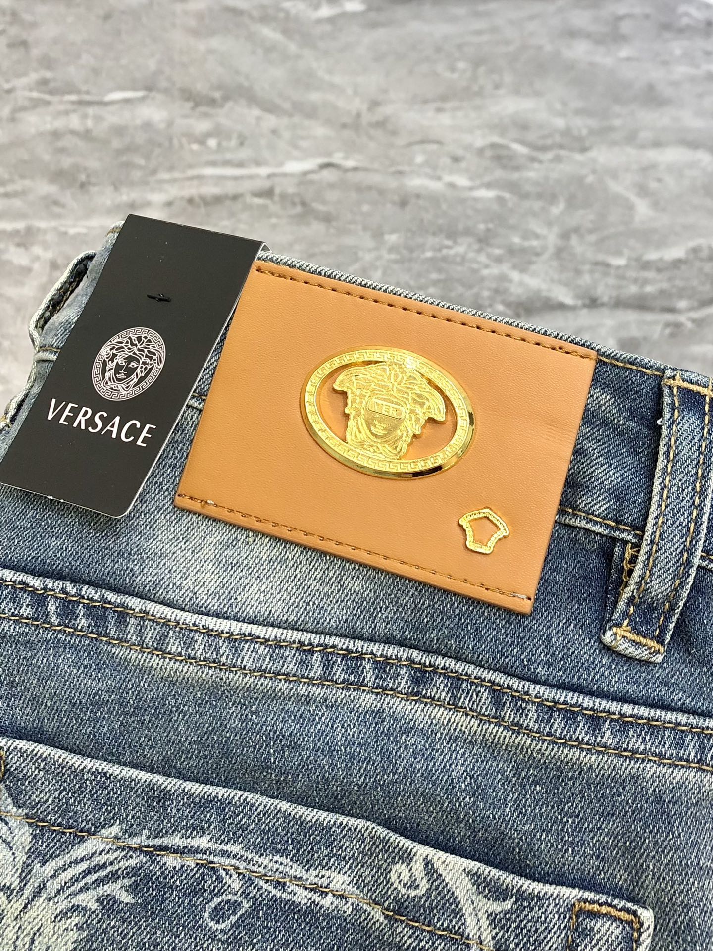 “High-End Custom Summer 2025 Versace Van Sage Tweezer Bag Collection” - 图片 7