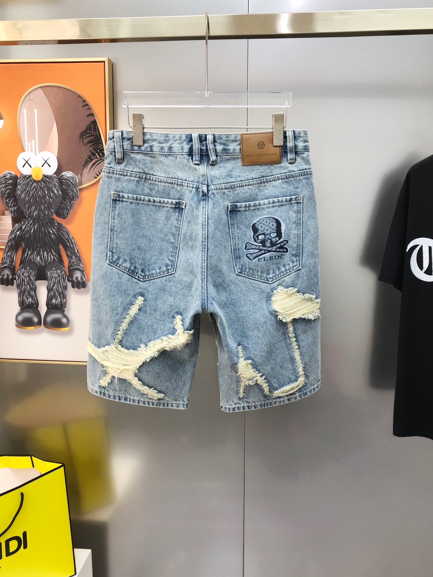 2025 Spring Summer Men’s Cowboy Shorts: Fashion Fragmentation Design with Water Wash Net Textile - 图片 2