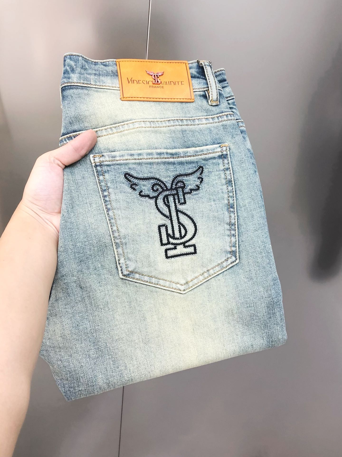 YSL Santa Roland 2025 Men’s Fashion Collection: High-End, Custom Designs and Fine Craftsmanship - 图片 1