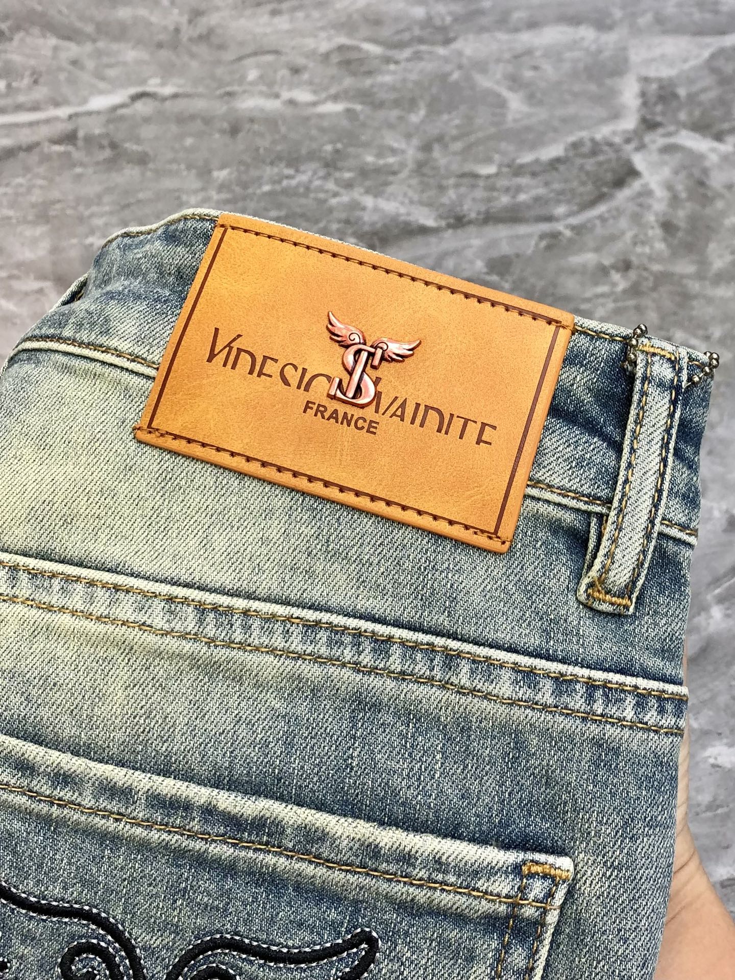 YSL Santa Roland 2025 Men’s Fashion Collection: High-End, Custom Designs and Fine Craftsmanship - 图片 8