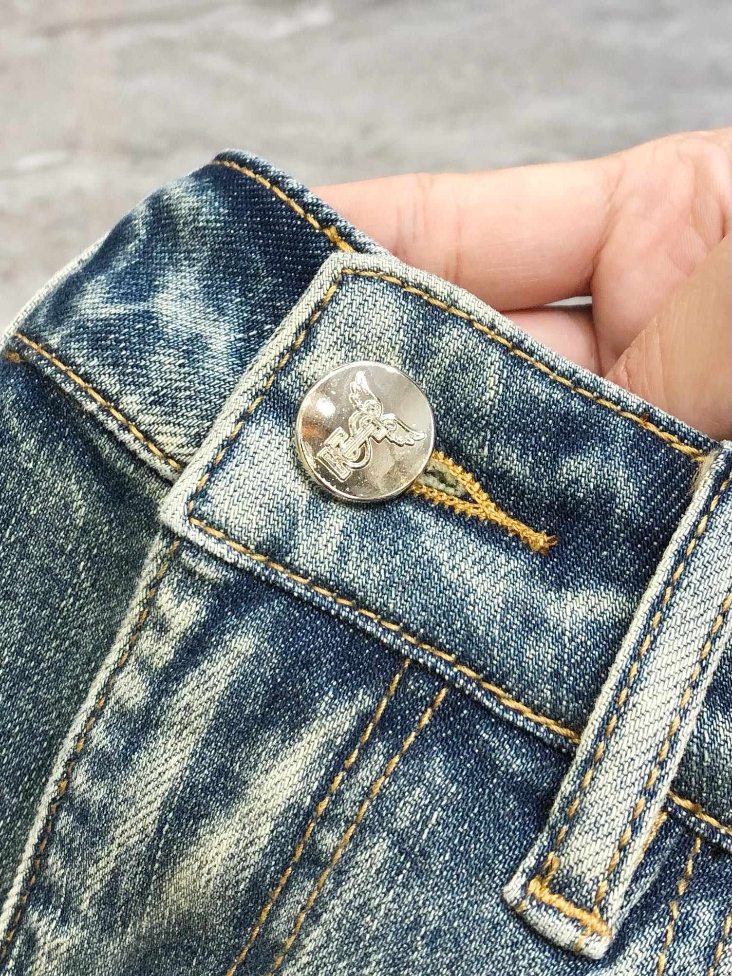 YSL Santa Roland 2025 Men’s Fashion Collection: High-End, Custom Designs and Fine Craftsmanship - 图片 6