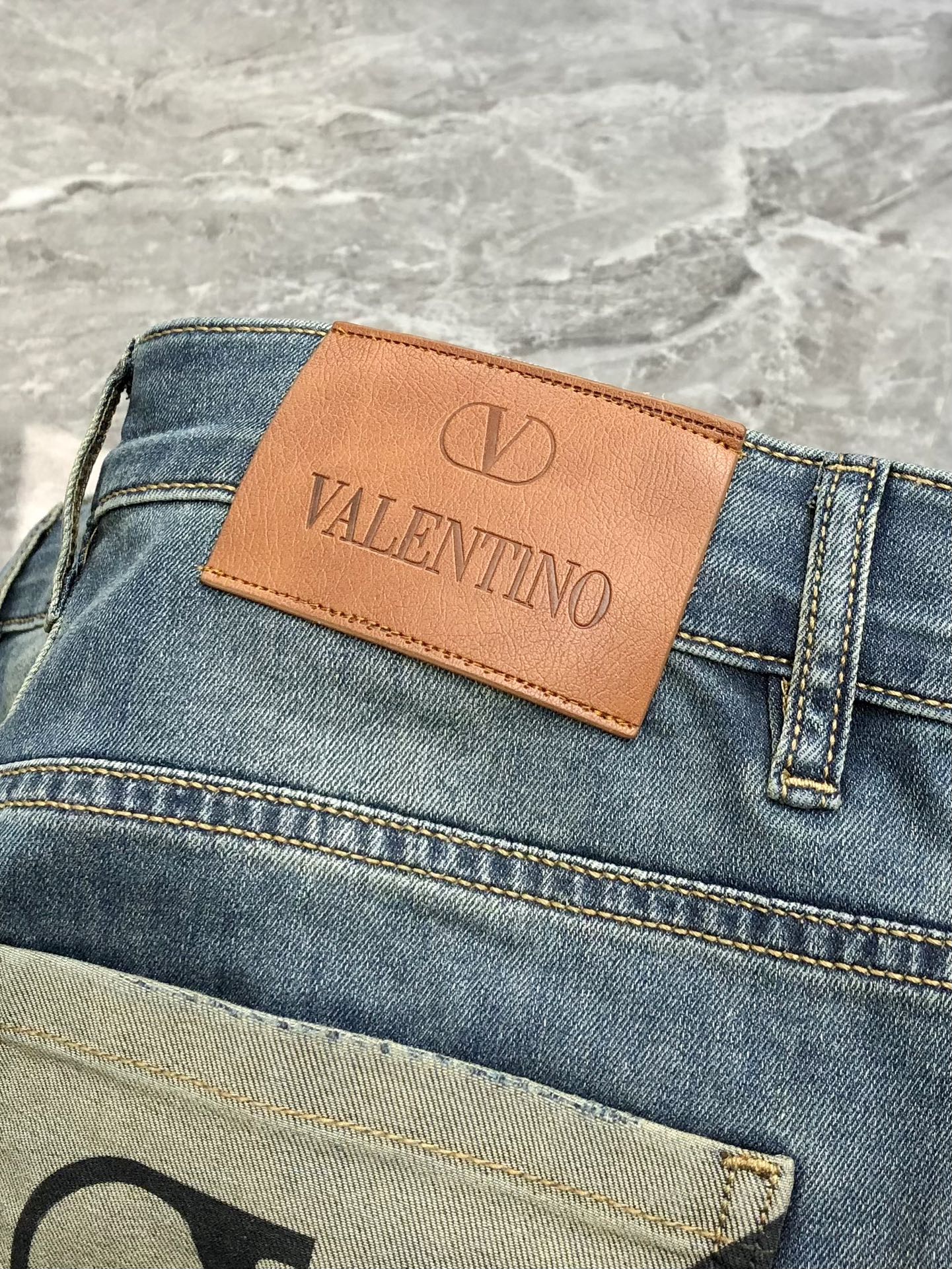 Valentino’s High-End Custom Fashion: Spring 2025 Collection Highlights - 图片 7