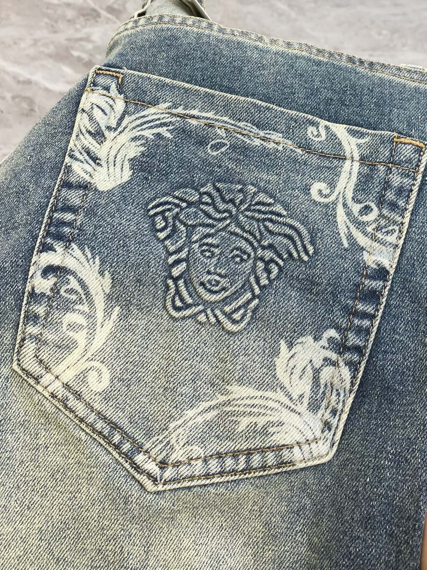 High-End Custom Versace Shorts for Summer 2025: Exquisite Design and Quality - 图片 8