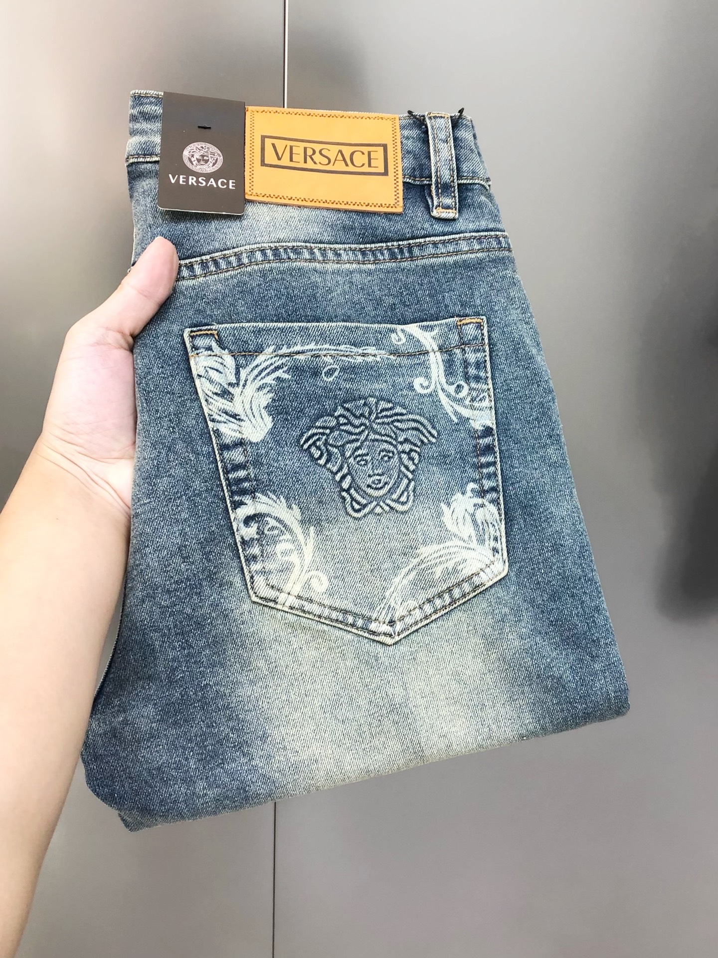 High-End Custom Versace Shorts for Summer 2025: Exquisite Design and Quality - 图片 1