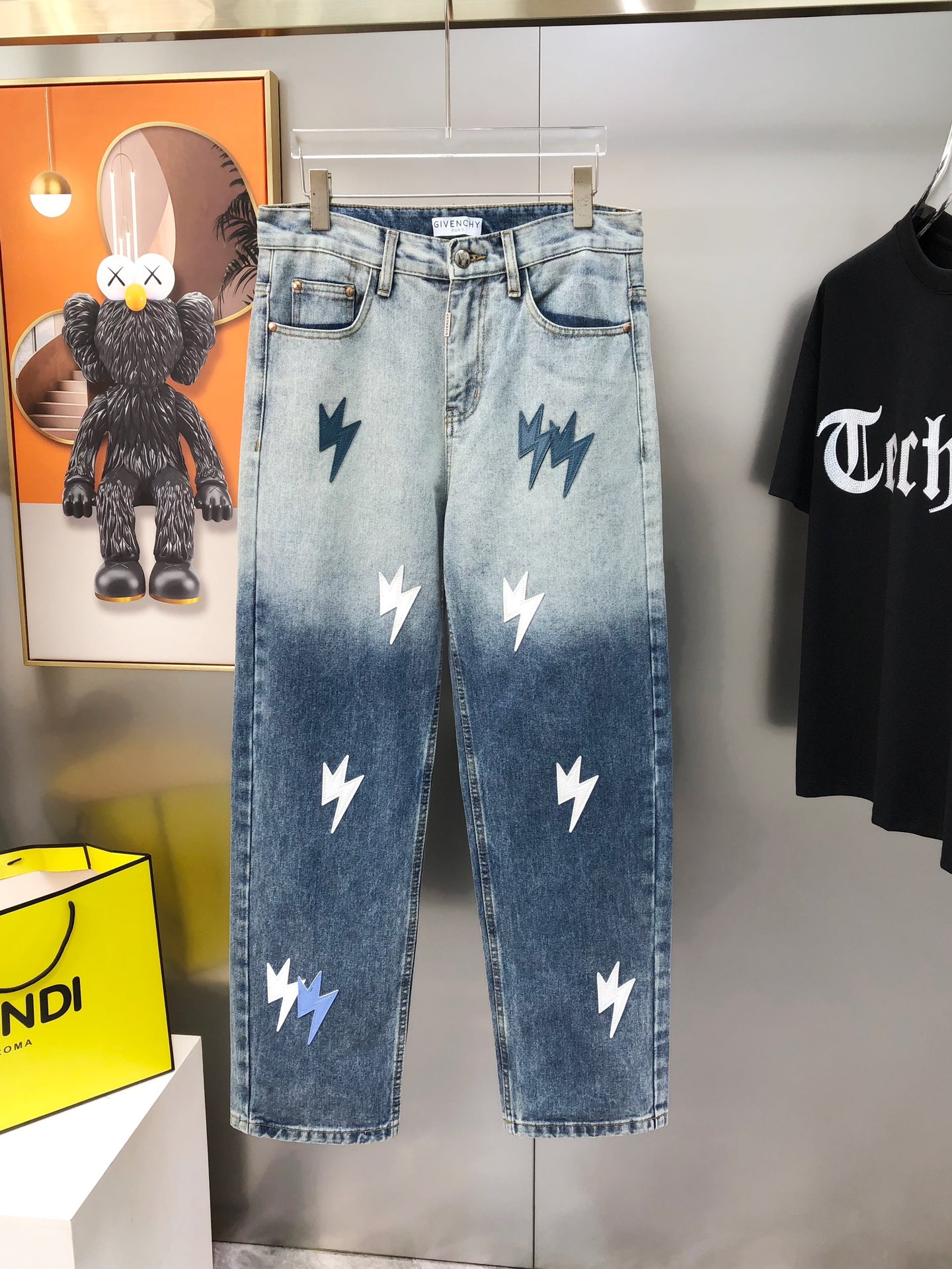 Givenchy’s 2025 Spring/Summer Men’s Collection: High-End Custom Fashion with Unique Details - 图片 2