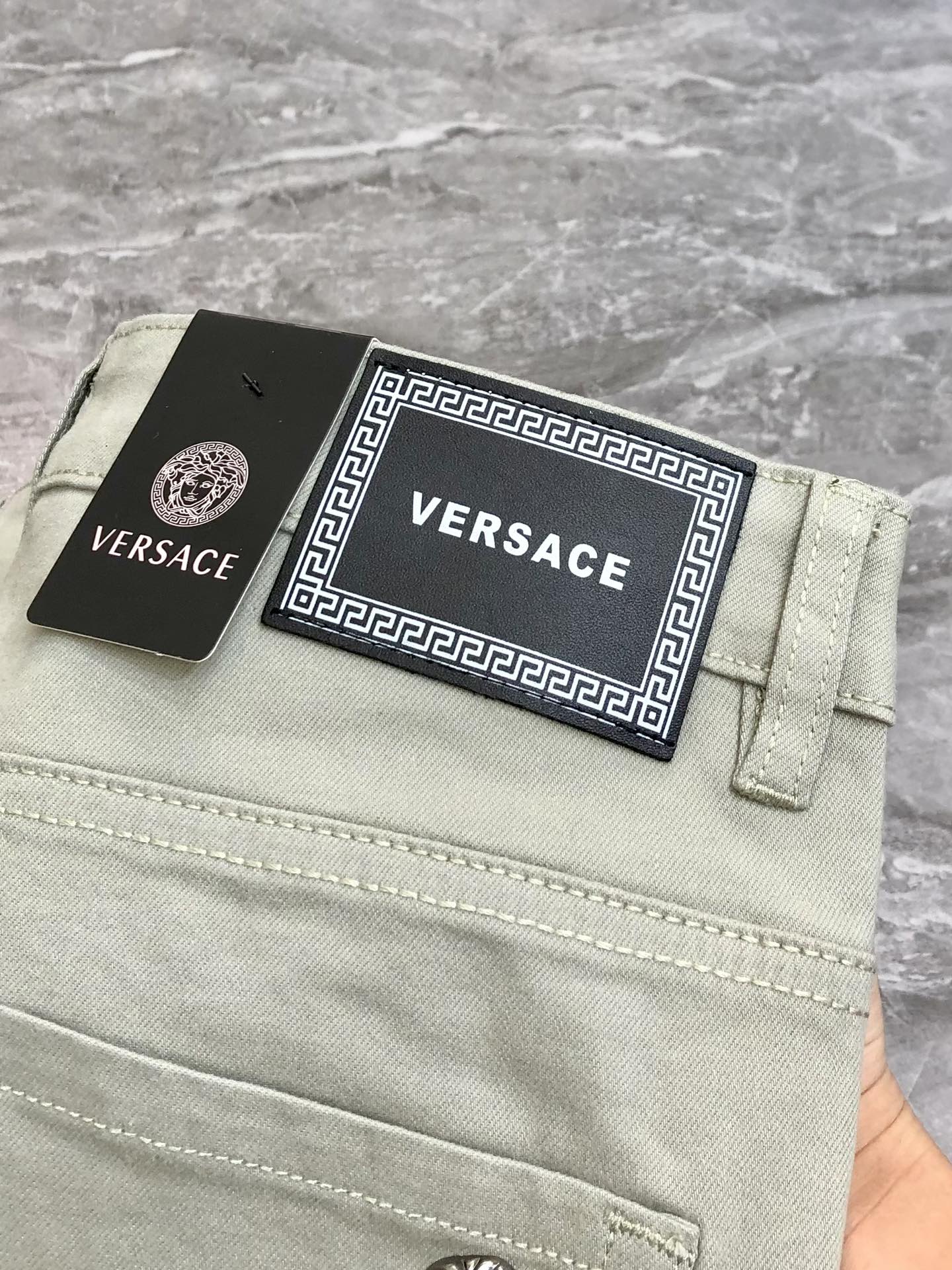 “2025 Spring/Summer Versace Van Sage: High-End Custom Fashion with Medusalogo Design” - 图片 7