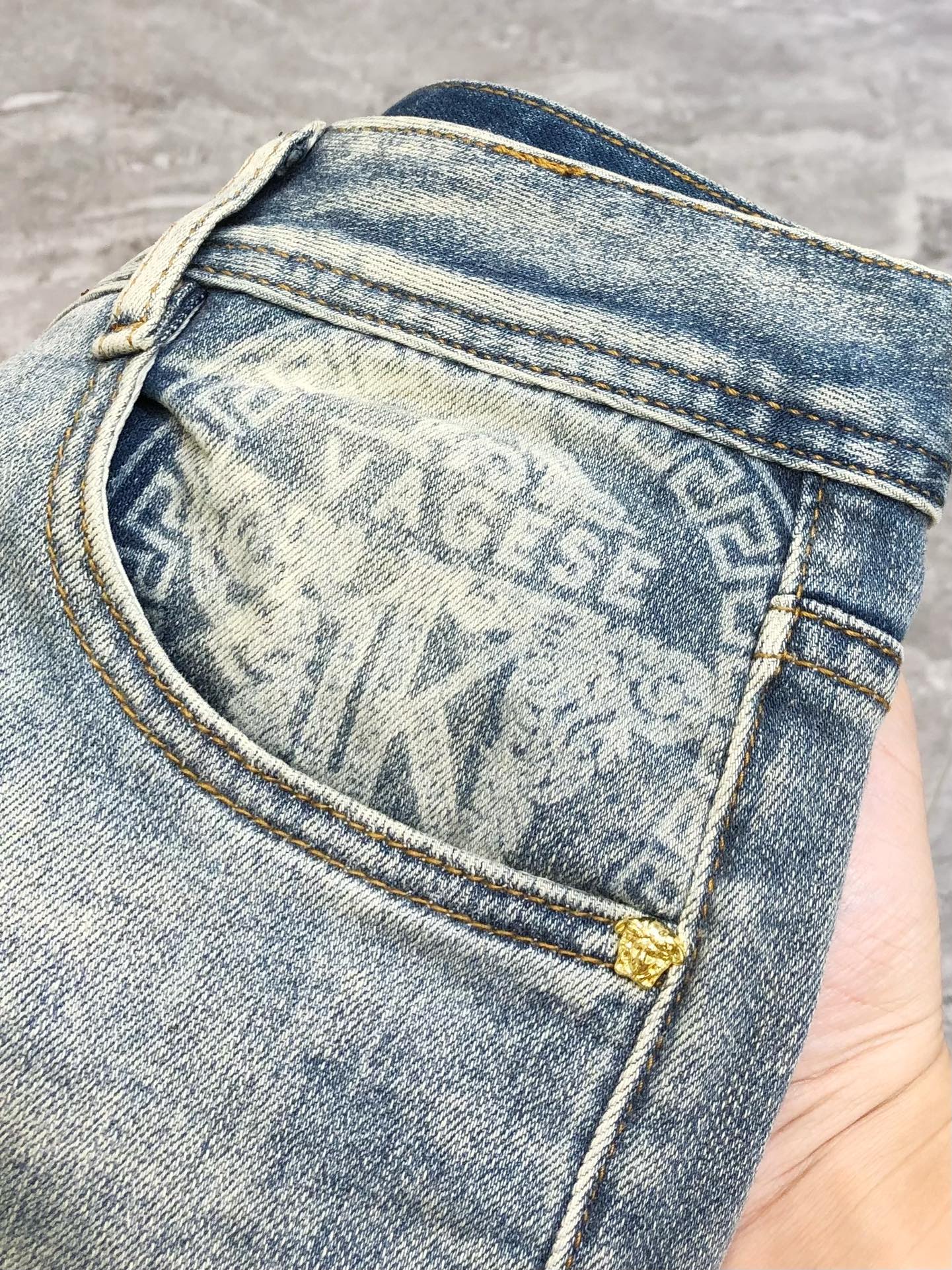 Versace Van Sage Spring/Summer 2025 Men’s Fashion: High-Quality Custom Jeans and Accessories - 图片 7