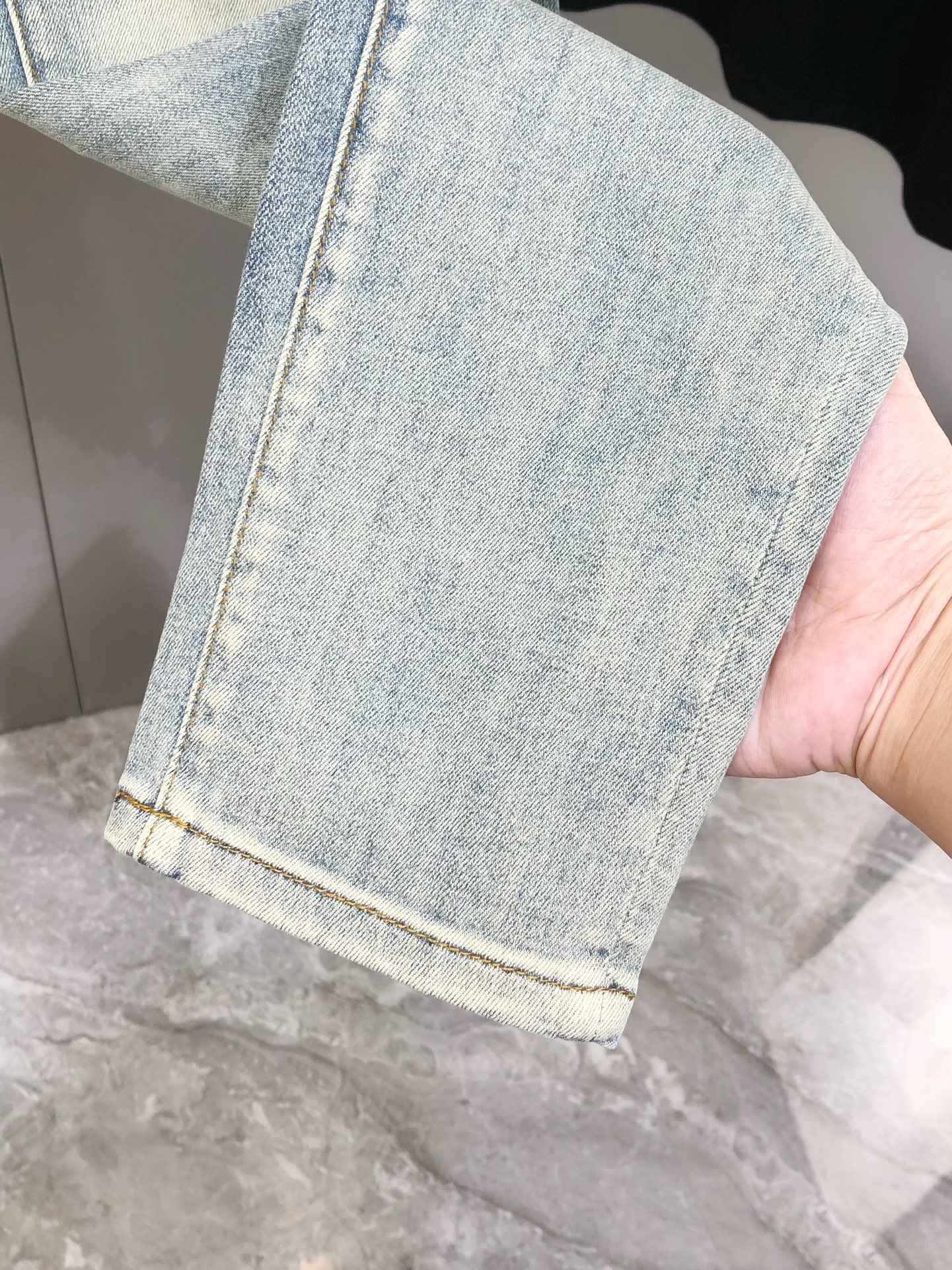 Versace Van Sage Spring/Summer 2025 Men’s Fashion: High-Quality Custom Jeans and Accessories - 图片 9