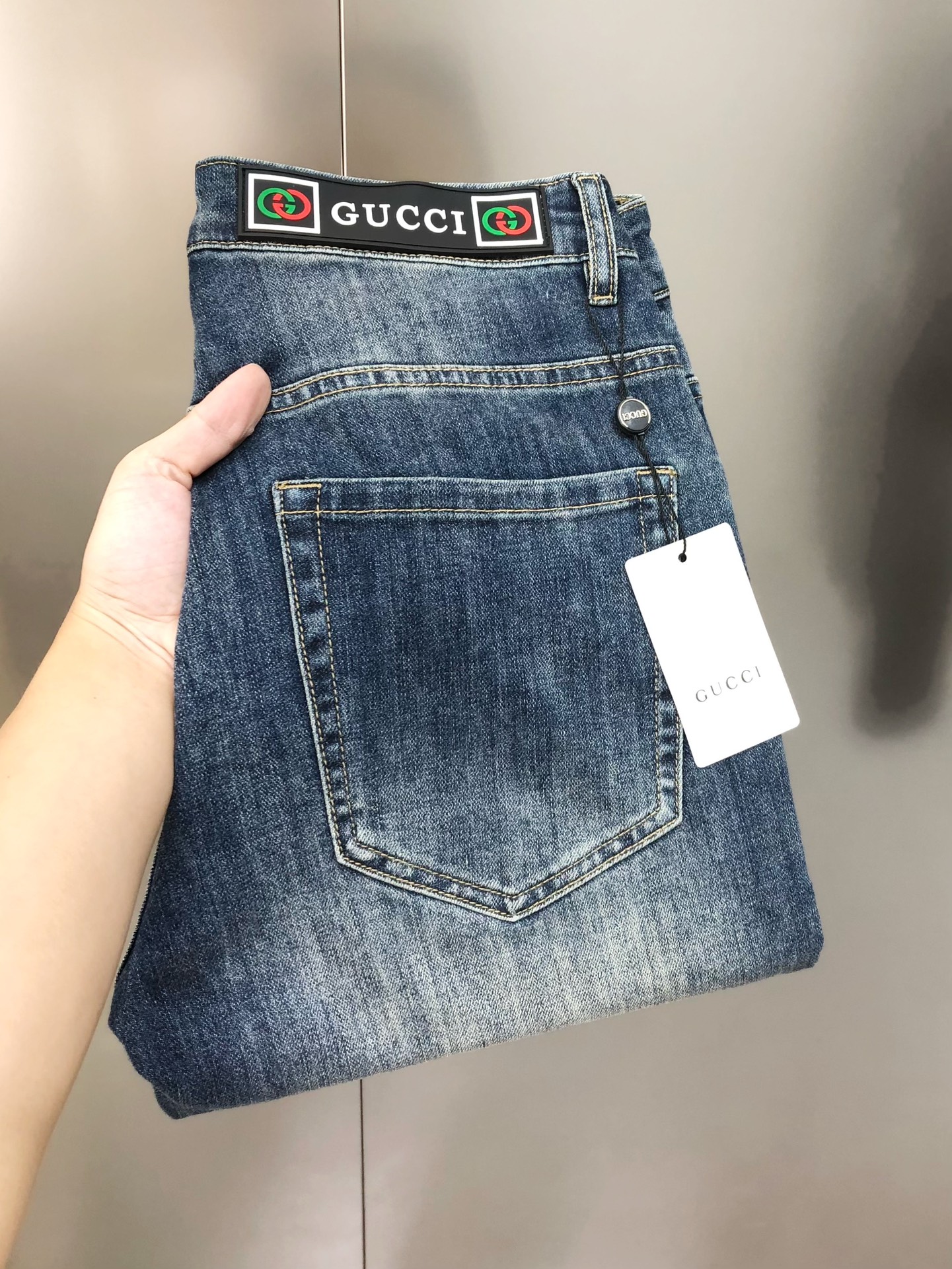 NO:429665,G*cci Guqi 2025 spring and summer new men's slim foot jeans, the official website is simple and fashionable, hot, high-end customization, original single, custom imported denim wash denim pure cotton fabric, original auxiliary materials, fine workmanship, cool and energetic, soft and delicate, comfortable and breathable, commuter style, extremely high matching rate, overwhelming wear rate, counter quality, super handsome upper body, stylish, 28-38 (elastic) not 35,37 shipped the next day,, jeans, alexander wang19860909G*cci 古齐2025春夏新款男士修身小脚牛仔裤 官网同步简洁时尚 爆款 高端定制 原单狠货 定制进口丹宁水洗牛仔纯棉面料 原版辅料 做工精细 酷劲活力十足 柔软细腻 舒适透气 通勤款 搭配率极高 耐穿率爆表 专柜品质 上身超帅气 有型 码数 28-38（有弹力)没35,37 隔天出货,,jeans,alexander wang,Men's clothing