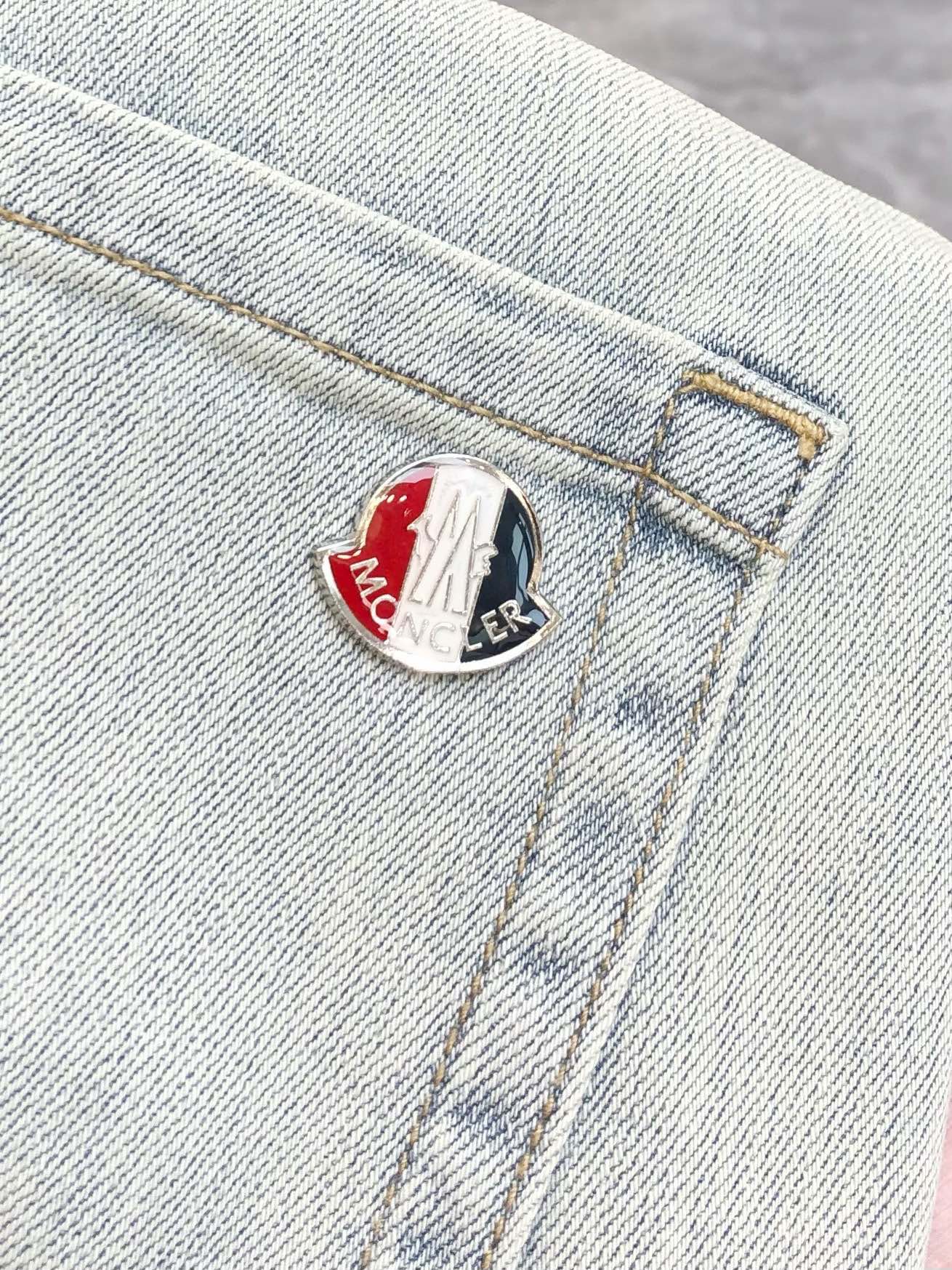 Moncler Spring/Summer Men’s Jeans: High-end Custom Fashion with Unique Design and Comfort - 图片 8