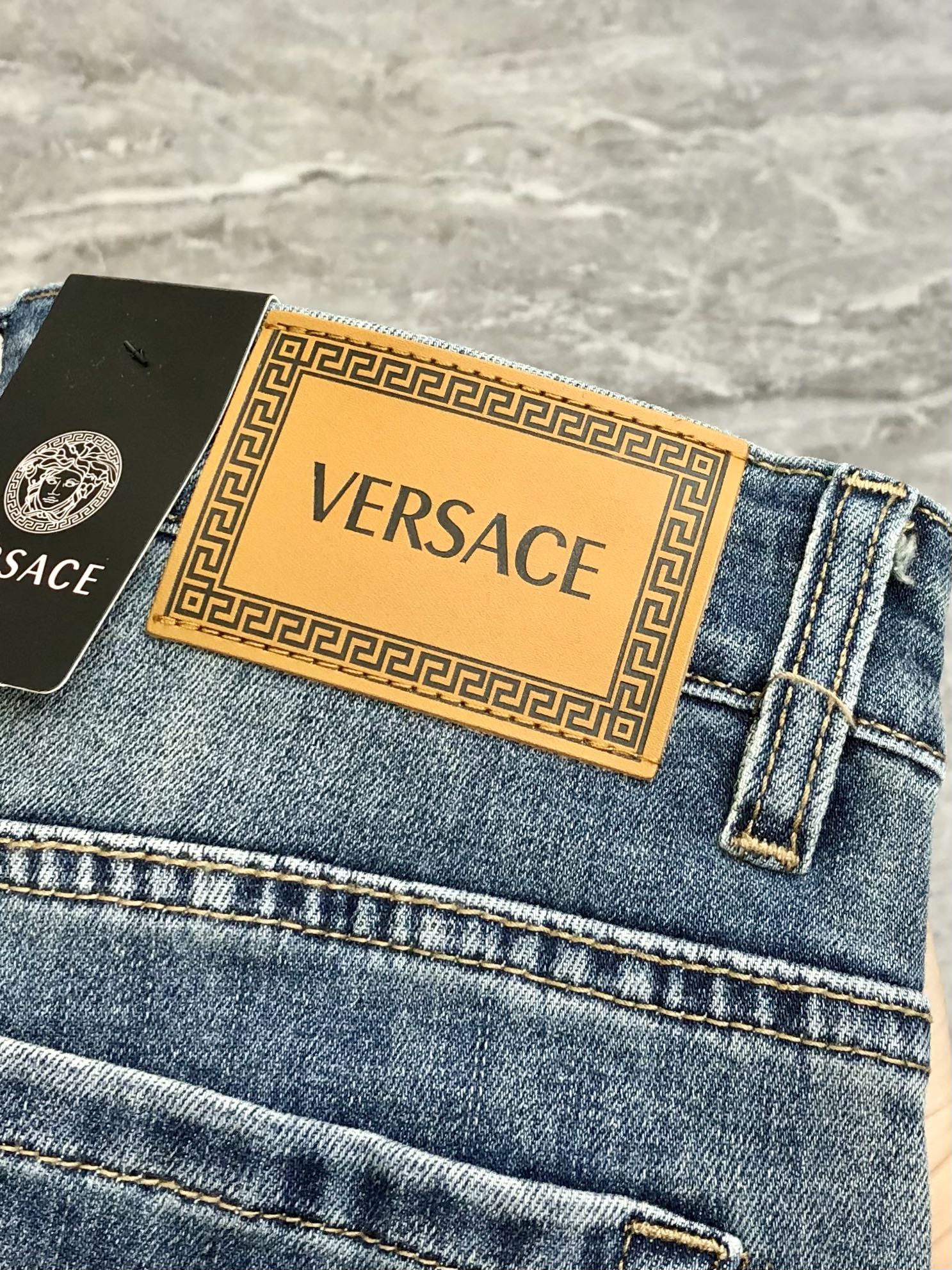 2025 Spring/Summer Versace Van Sage Collection: High-End Custom Fashion with Medusalogo Design - 图片 7