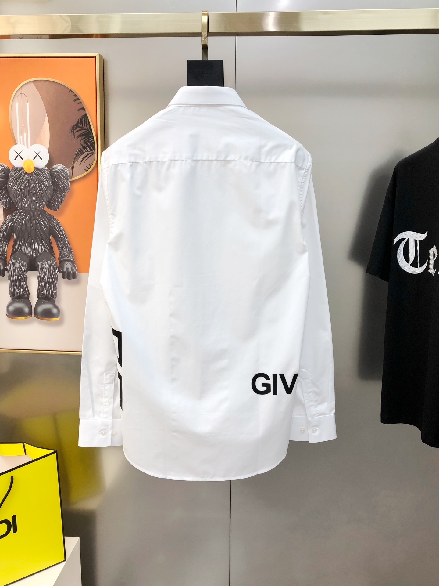 GIVENCHY Men's Slim Fit Long Sleeve Casual Shirt with Logo 5 i1751020910 3601 1