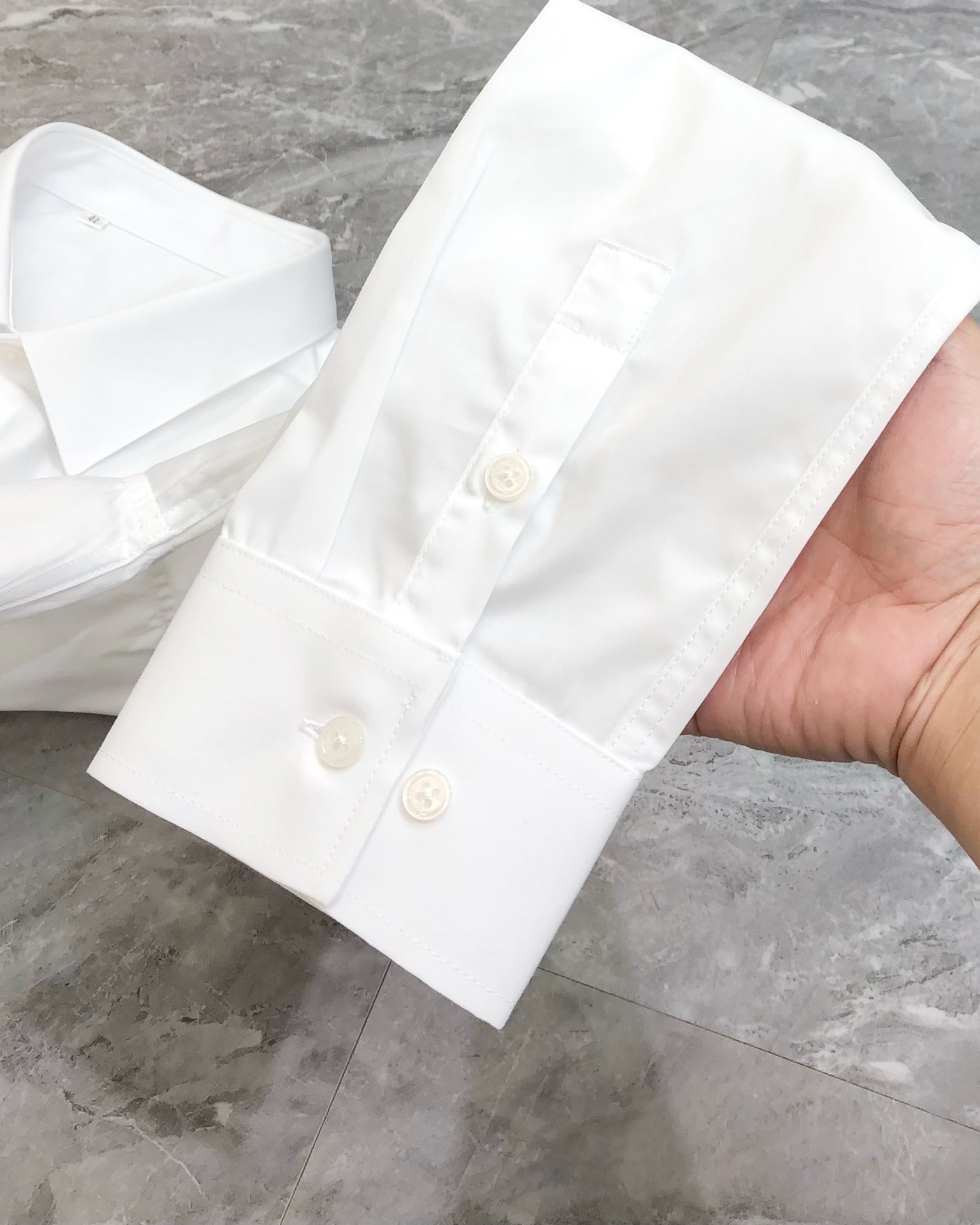 GIVENCHY Men's Slim Fit Long Sleeve Casual Shirt with Logo 9 i1751020910 3901 4