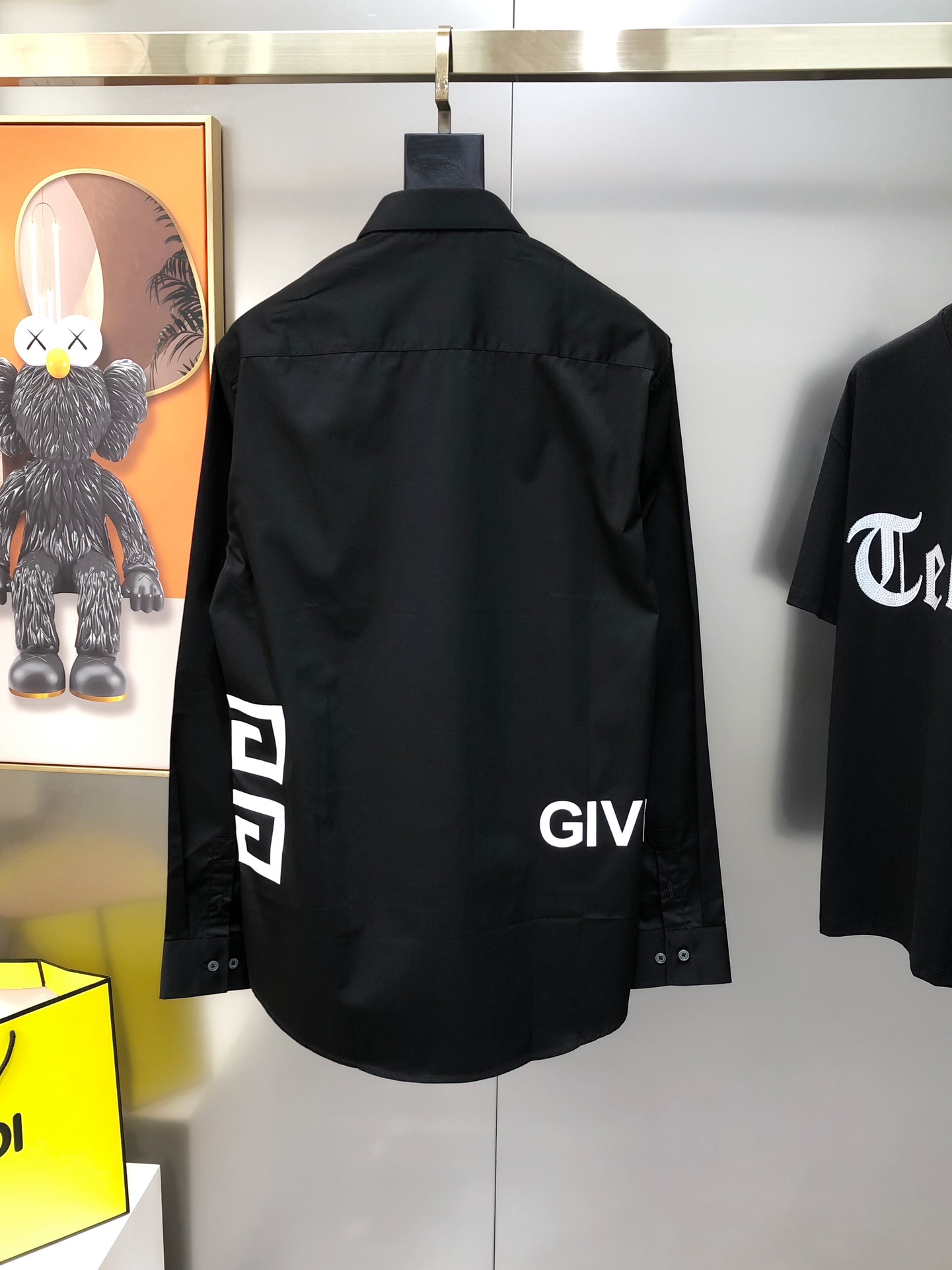 GIVENCHY Men's Slim Fit Long Sleeve Casual Shirt with Logo 3 i1751020910 7940 0