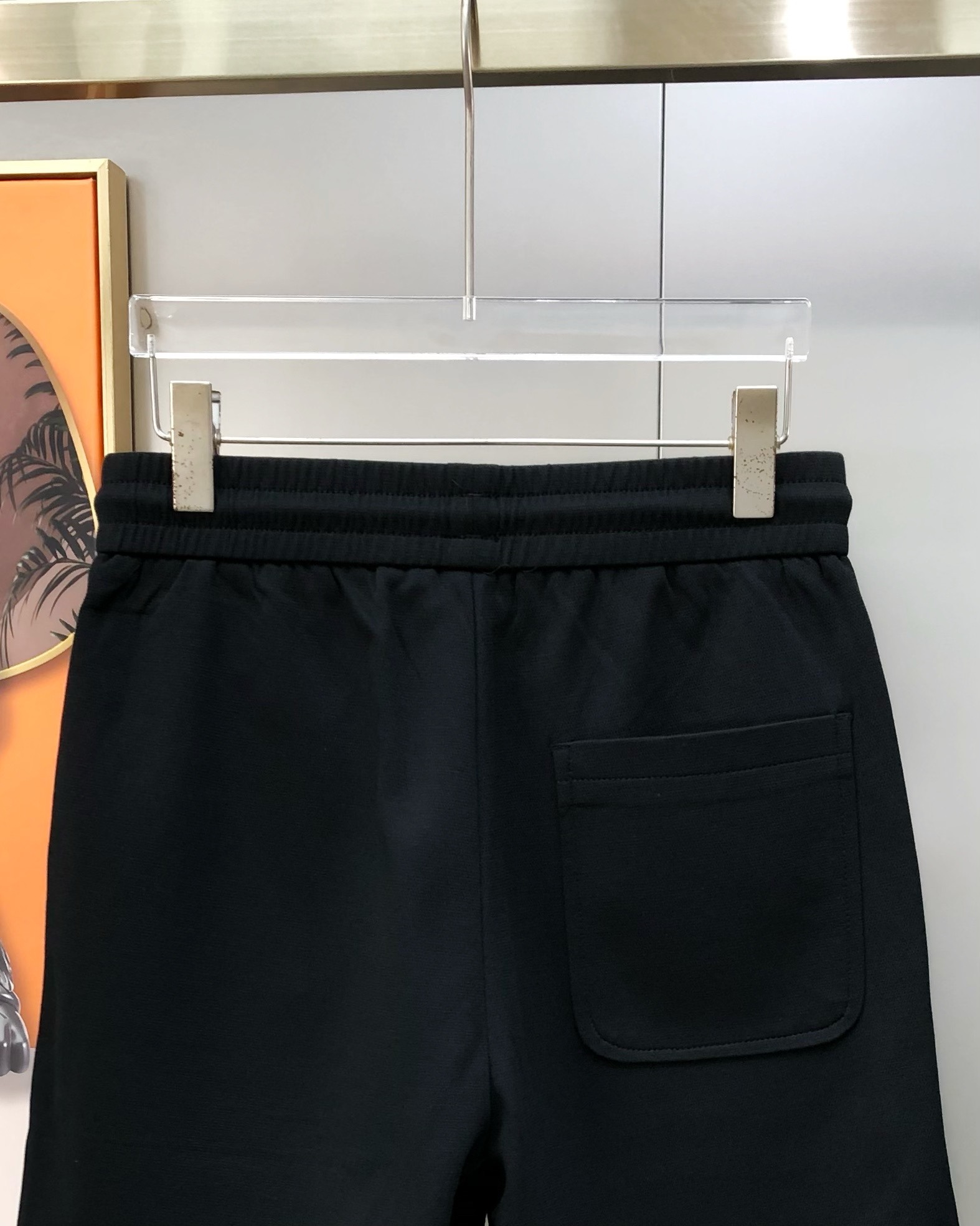 Hermes Eimas 2025 Men’s Leisure Shorts: High-End Fashion with Custom Embroidery - 图片 5