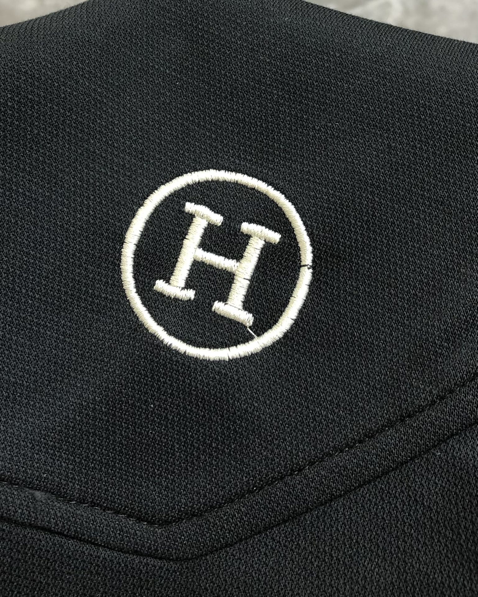 Hermes Eimas 2025 Men’s Leisure Shorts: High-End Fashion with Custom Embroidery - 图片 7