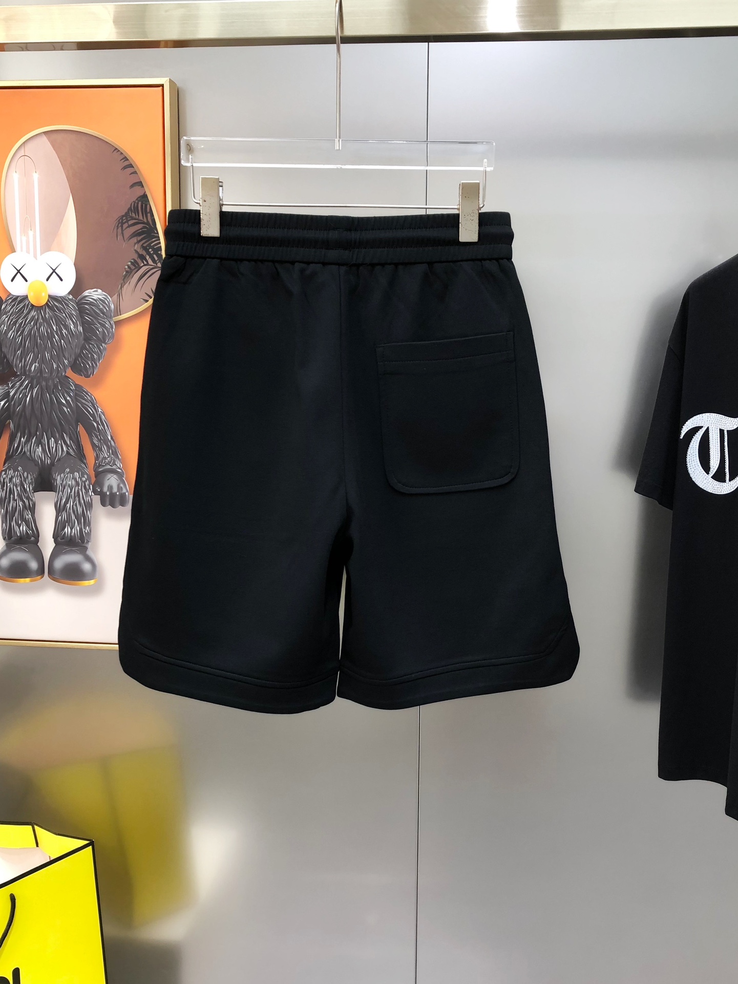 Hermes Eimas 2025 Men’s Leisure Shorts: High-End Fashion with Custom Embroidery - 图片 3