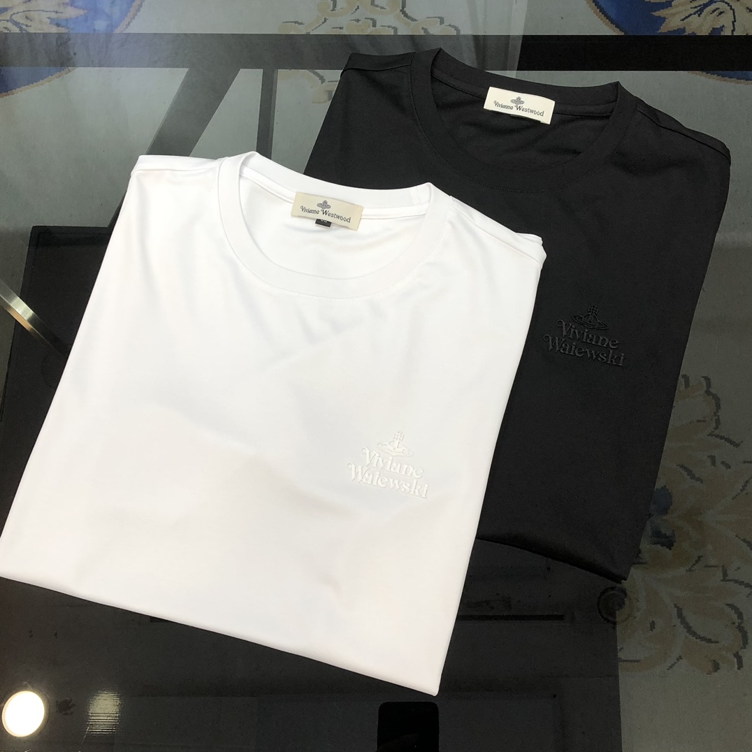 “Vivienne Westwood Queen of Westwood T-shirt: High-end Fashion with Custom Design” - 图片 1