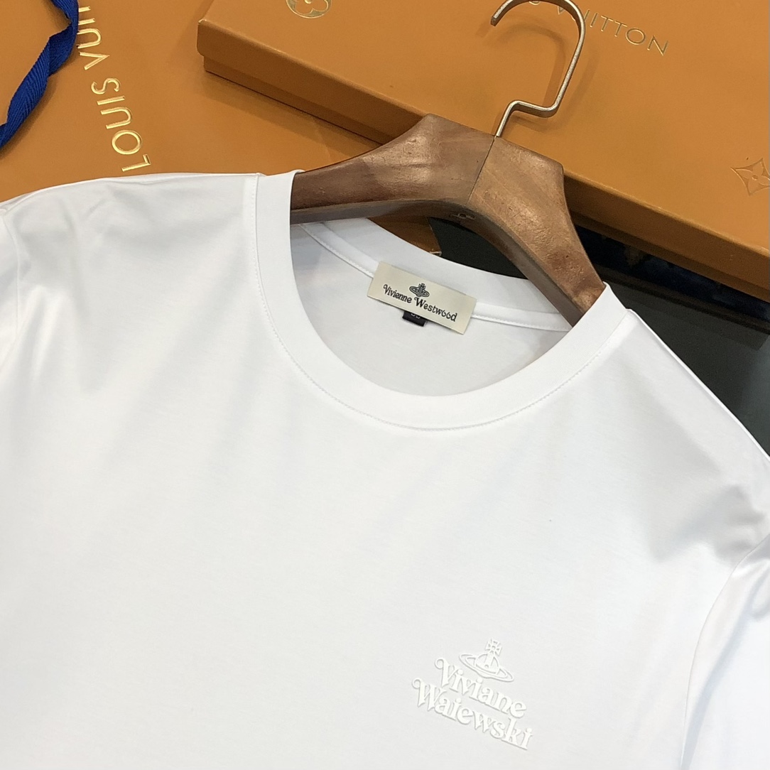 “Vivienne Westwood Queen of Westwood T-shirt: High-end Fashion with Custom Design” - 图片 6