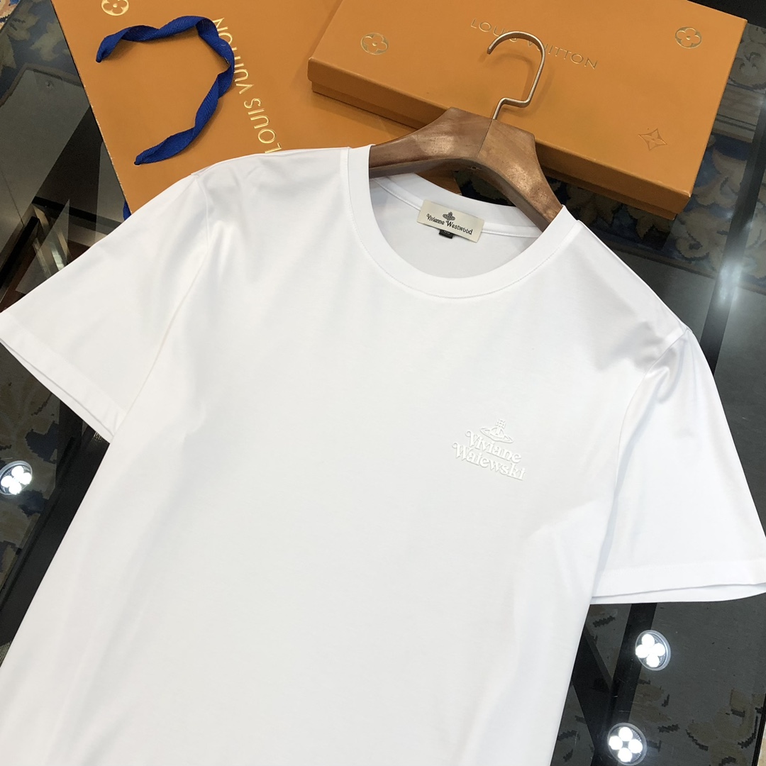 “Vivienne Westwood Queen of Westwood T-shirt: High-end Fashion with Custom Design” - 图片 4