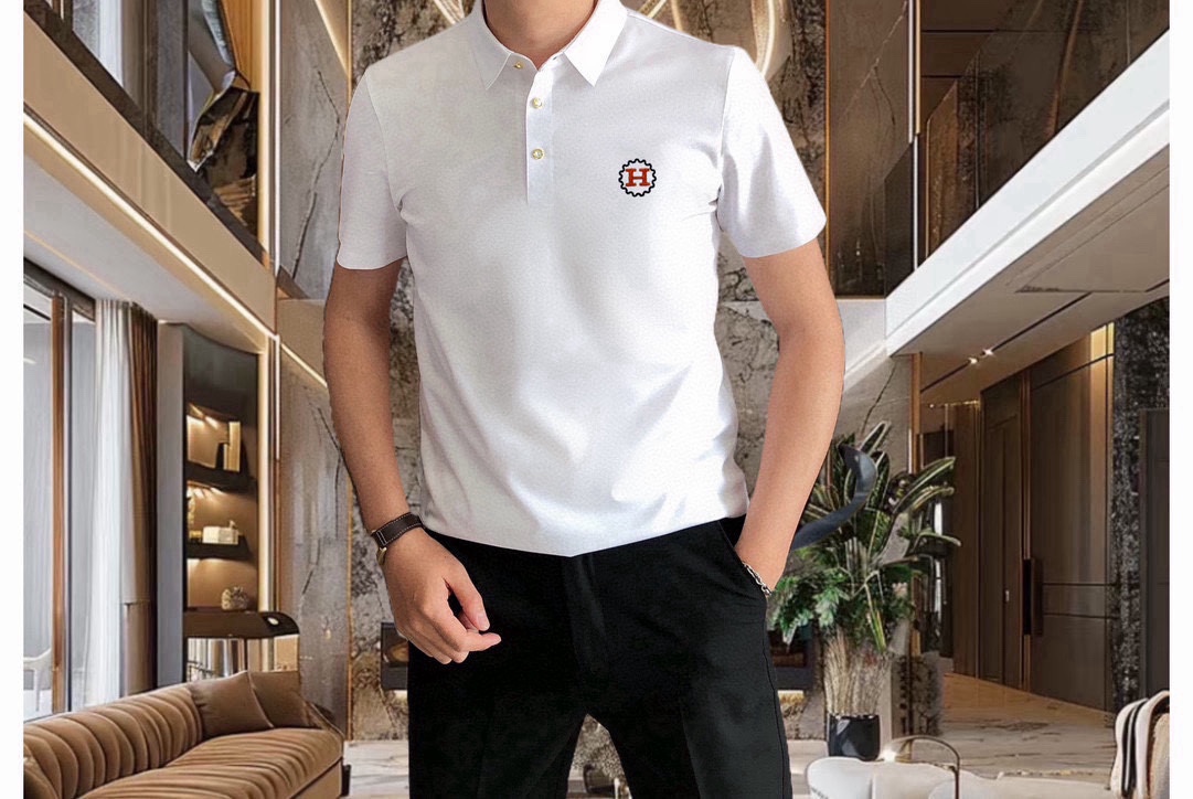 NO:442622,H*rmes 2025 spring and summer new original single men's lapel short-sleeved Polo shirt T-shirt hit style simple and fashionable and versatile high-end quality seamless edging chest embroidery logo pattern design Custom imported double-strand mercerized bead floor cotton fabric comfortable to wear, breathable, high-grade and textured, simple and generous, fashionable and personalized, casual and casual upper body, handsome and stylish, showing the temperament of a big brand. Size M-4XL (maximum wearable about 195 kilograms, please report height and weight to place an order),, hermes, T-shirt,tees, t-shirt,alexander wang19860909H*rmes 爱马仕2025春夏新款原单男士翻领短袖Polo衫T恤 爆款 简洁时尚百搭 高端品质 无缝包边 胸前刺绣logo图案设计 定制进口双股丝光珠地棉面料 穿着舒适 透气 档次高很有质感 简单大方得体 时尚不失个性 上身休闲随性 帅气有型 彰显大牌气质.尺码M-4XL（最大可穿195斤左右 下单请报身高体重）,,hermes,T-shirt,tees，t-shirt,alexander wang,Men's clothing