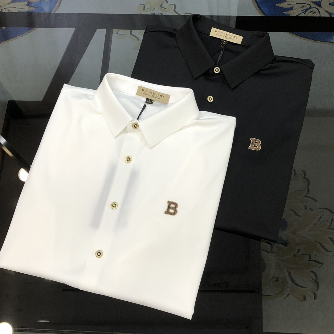 NO:442588,BURBE** Burberry's new men's original single casual long-sleeved shirt is released simultaneously on the official website. Simple, fashionable and versatile. High-end quality seamless cutting and edging. Printed rubber on the chest. Custom imported Jinmintian silk cotton fabric. High elasticity and no wrinkles. Custom hardware accessories. Comfortable and breathable. High-grade and texture. Simple and generous. Fashionable and personalized. The upper body is casual and casual. Handsome and stylish. Show the temperament of a big brand. Size M-4XL (maximum wearable about 195 kilograms. Please report your height and weight to place an order) Black White,,burberry,burberry,shirts,alexander wang19860909BURBE** 巴宝莉新款男士原单休闲长袖衬衫 官网同步发售 简洁时尚百搭 高端品质无缝切割包边 胸前印胶logo设计 定制进口锦氨天丝棉面料 弹力大 不起皱 定制五金辅料 穿着舒适 透气 档次高很有质感 简单大方得体 时尚不失个性 上身休闲随性 帅气有型 彰显大牌气质.尺码M-4XL（最大可穿195斤左右 下单请报身高体重) 黑色 白色,,burberry,burberry,shirts,alexander wang,Men's clothing