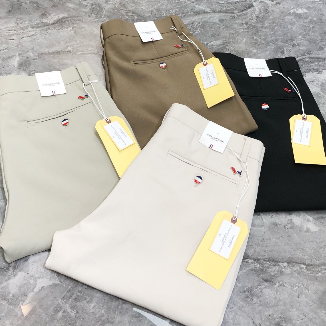 NO:442592,TB Tom Brown's new spring and summer 2025 original single men's business casual pants, cropped pants, trousers, sold simultaneously at the counter, high-end goods, simple, generous and versatile, straight and slim fit style, customized original imported cotton fabric, delicate and super soft!  The upper body is good but not tight, so you can enjoy it at first sight and buy it at first sight!  The overall appearance is designed without many embellishments!  Customized original all-in-one auxiliary materials!  Simple, OEM factory can make commuting models and business casuals. Size 28-38 sizes. No 35, 37 shipped the next day. 4 colors available, thom browne, alexander wang19860909TB 汤姆布朗2025春夏新款原单男士商务休闲裤 九分裤 西裤 柜台同步售卖 高端货 简洁大方百搭 直筒偏修身版型 定制原版进口纯棉面料 面料细腻、超柔软！上身型好、却不绷紧,让你一眼就入心、一眼就入手！外观整体无多点缀设计 ！定制原版全品辅料！简简单单,代工厂精细做通勤款、商务休闲皆可 尺码28-38码 没35,37隔天出货 4色可选,,thom browne,alexander wang,Men's clothing