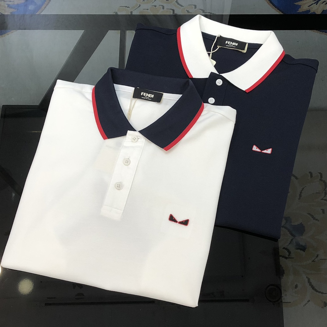NO:442641,FD Fendi 2025 spring and summer new original single men's lapel Polo shirt short-sleeved T-shirt high-end customization simple and fashionable and versatile chest embroidery cute eye logo pattern design Custom imported bead-ground pure cotton fabric comfortable to wear, breathable, high grade and texture, simple and generous, fashionable and personalized, casual and casual upper body, handsome and stylish, showing the temperament of a big brand. Size M-3XL (maximum wearable about 185 kilograms, please report height and weight to place an order) Shipping the next day Black White,,fendi,T-shirt,tees,t-shirt,alexander wang19860909FD 芬迪2025春夏新款原单男士翻领Polo衫短袖T恤 高端定制 简洁时尚百搭爆款胸前刺绣萌眼logo图案设计 定制进口珠地纯棉面料 穿着舒适 透气 档次高很有质感 简单大方得体 时尚不失个性 上身休闲随性 帅气有型 彰显大牌气质.尺码M-3XL（最大可穿185斤左右 下单请报身高体重) 隔天出货 黑色 白色,,fendi,T-shirt,tees，t-shirt,alexander wang,Men's clothing