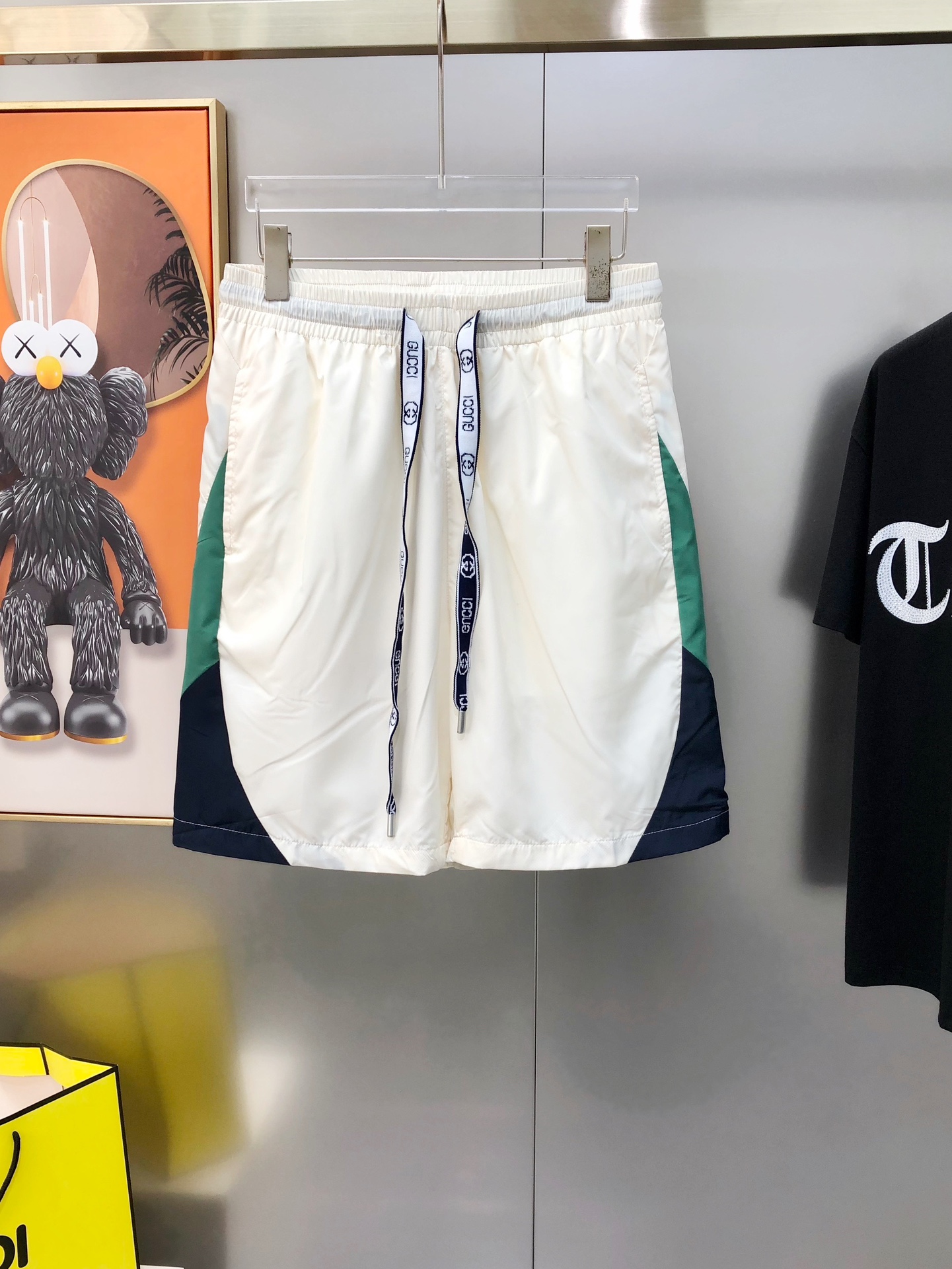 NO:444578,G*cci Guqi 2025 spring and summer new style original single men's casual shorts sold at the counter simultaneously, high-end customization, fashionable and versatile customization, original imported polyester fiber quick-drying fabric, imported hardware accessories, elegant and handsome upper body, a brand new visual feeling!  There is no sense of restraint. The OEM factory has very good details. It is not picky about people on the upper body. It is a must-have model. Size S-2XL=29-36 (maximum size can be worn about 185 kilograms) shipped the next day. Beige, shorts, alexander wang19860909G*cci 古齐2025春夏新款原单男士休闲短裤 柜台同步售卖高端定制 时尚百搭款定制原版进口聚酯纤维速干面料 进口五金辅料 上身优雅帅气,焕然一新的即视感！没有任何的束缚感 代工厂精细做细节都很到位,上身不挑人,必入的自留款.尺码S-2XL=29-36 (最大码可穿185斤左右）隔天出货 米色,,shorts,alexander wang,Men's clothing