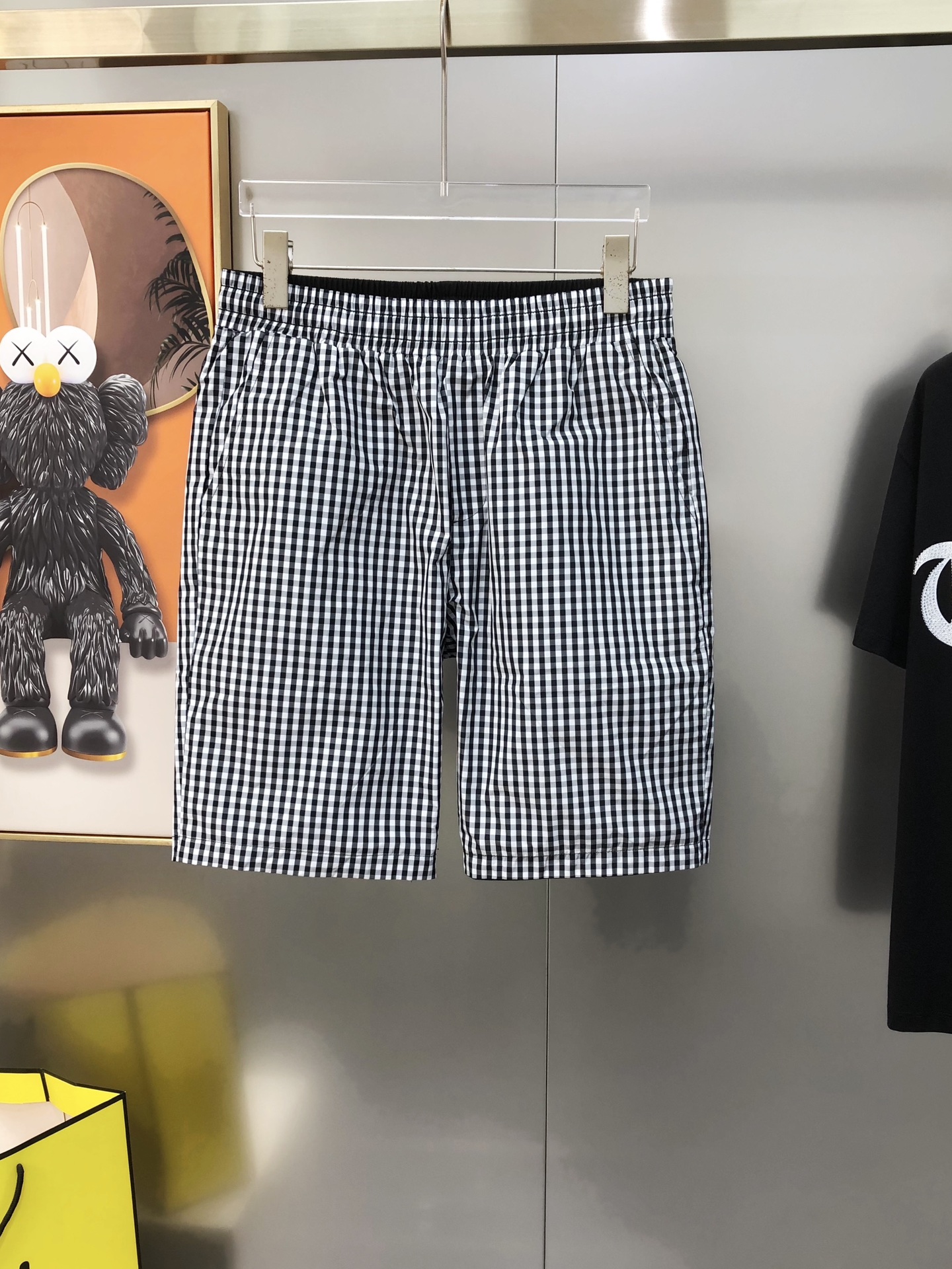 NO:444545,BURBE** Burberry's new spring and summer 2025 original single men's casual shorts, sold on both sides at the counter, fashionable and versatile direct-shot printed embroidered war horse logo pattern design, customized original imported polyester fiber quick-drying fabric, imported hardware accessories, elegant and handsome upper body, a new visual feeling!  There is no sense of restraint. The OEM factory has very good details. It is not picky about people on the upper body. It is a must-have model. Size M-3XL=29-36 (maximum size can be worn about 185 kilograms) shipped the next day, burberry, burberry, shorts, alexander wang19860909BURBE** 巴宝莉2025春夏新款原单男士休闲短裤 两面穿柜台同步售卖高端定制 时尚百搭款直喷印花刺绣战马logo图案设计 定制原版进口聚酯纤维速干面料 进口五金辅料 上身优雅帅气,焕然一新的即视感！没有任何的束缚感 代工厂精细做细节都很到位,上身不挑人,必入的自留款.尺码M-3XL=29-36 (最大码可穿185斤左右）隔天出货,,burberry,burberry,shorts,alexander wang,Men's clothing