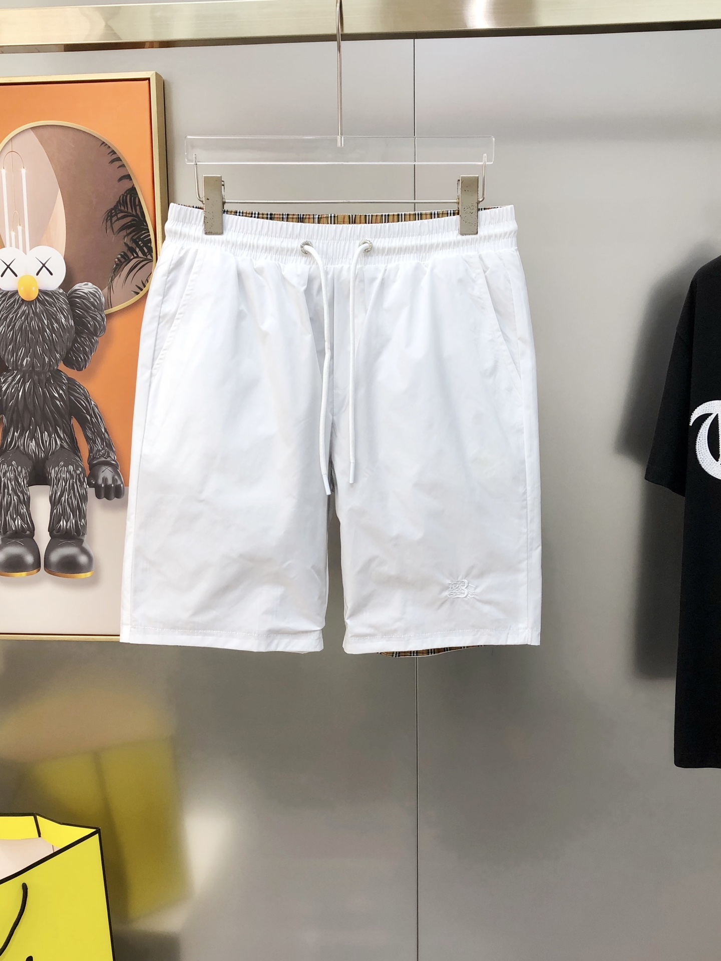 NO:444539,BURBE** Burberry's new spring and summer 2025 original single men's casual shorts, both sides are sold at the counter, and high-end customization is sold at the same time. Fashionable and versatile direct-sprayed plaid, embroidered war horse logo pattern design, customized original imported polyester fiber quick-drying fabric, imported hardware accessories, elegant and handsome upper body, a brand new visual feeling!  There is no sense of restraint. The OEM factory has very good details. It is not picky about people on the upper body. It is a must-have model. Size M-3XL=29-36 (maximum size can be worn about 185 kilograms) shipped the next day, burberry, burberry, shorts, alexander wang19860909BURBE** 巴宝莉2025春夏新款原单男士休闲短裤 两面穿柜台同步售卖高端定制 时尚百搭款直喷印花格子 刺绣战马logo图案设计 定制原版进口聚酯纤维速干面料 进口五金辅料 上身优雅帅气,焕然一新的即视感！没有任何的束缚感 代工厂精细做细节都很到位,上身不挑人,必入的自留款.尺码M-3XL=29-36 (最大码可穿185斤左右）隔天出货,,burberry,burberry,shorts,alexander wang,Men's clothing