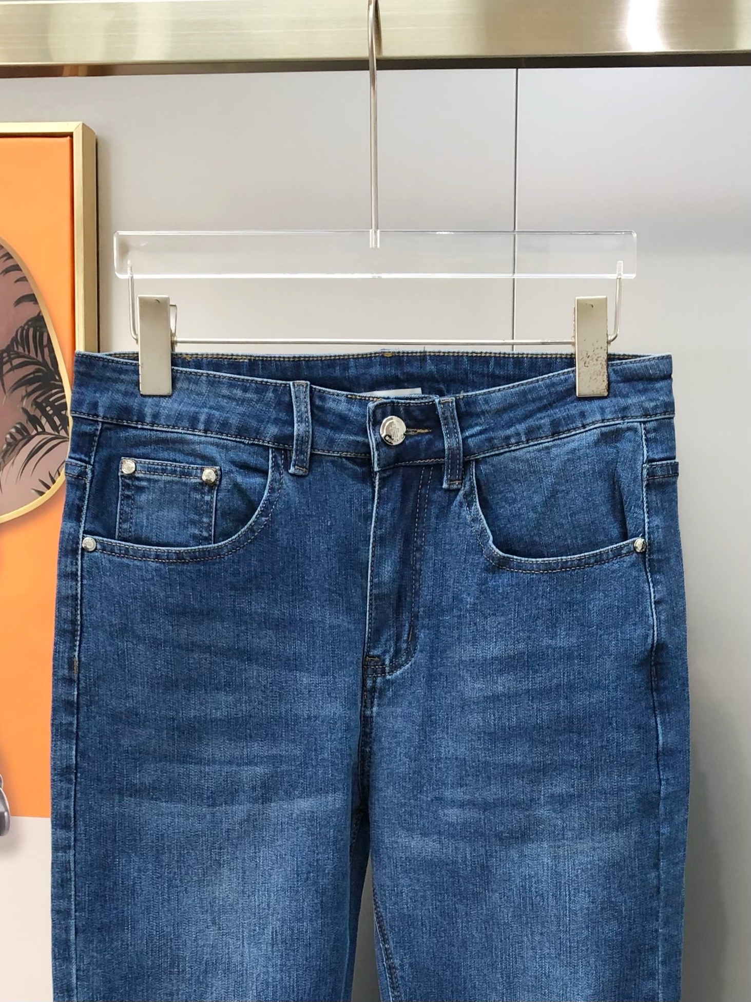 Moncler Spears Spring/Summer Men’s Jeans: High-end Custom Fashion with Unique Design - 图片 4