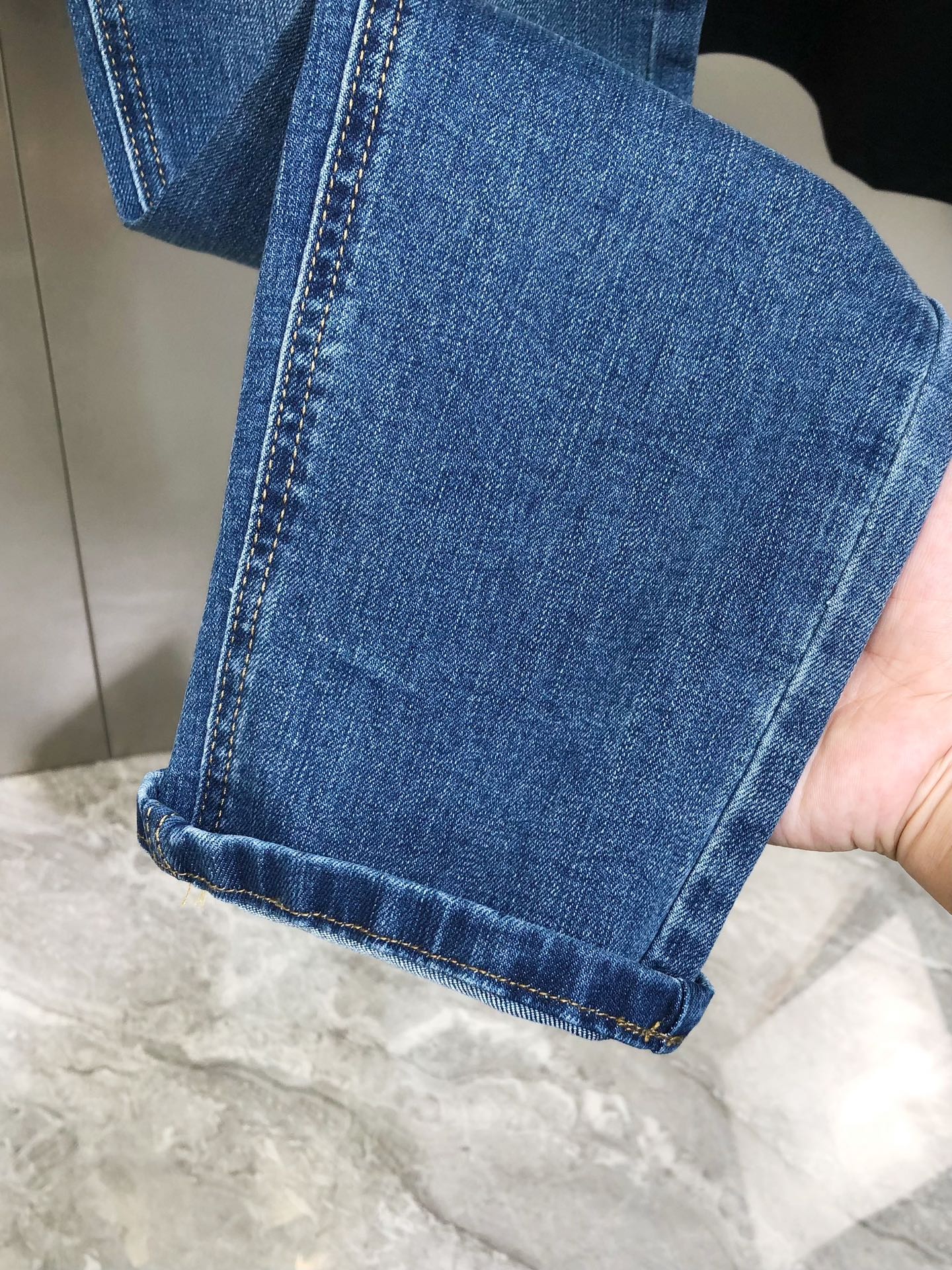 Moncler Spears Spring/Summer Men’s Jeans: High-end Custom Fashion with Unique Design - 图片 9