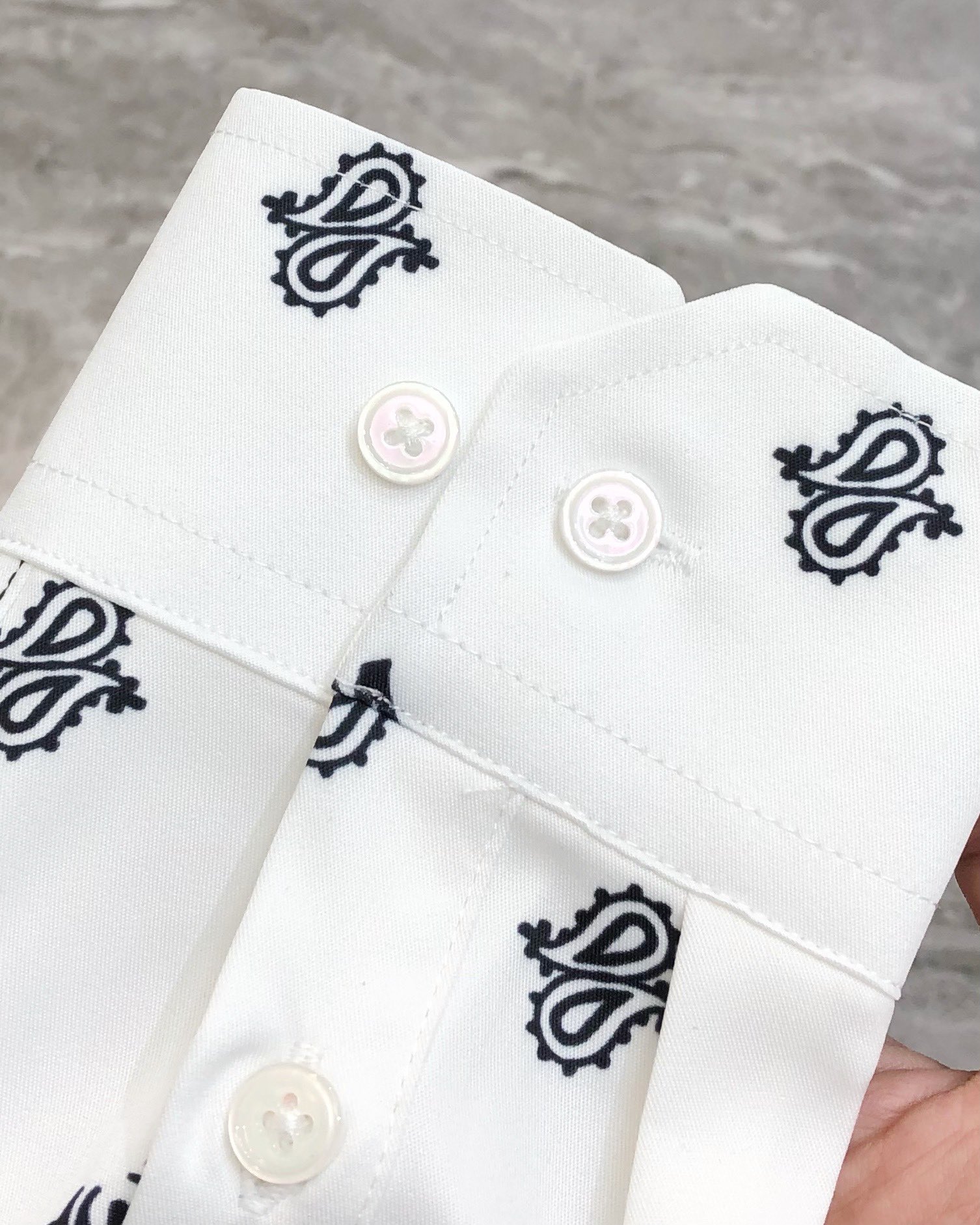 High-Fashion Men’s Long-Sleeve T-shirts with Digital Logo Design and Cotton Comfort - 图片 6