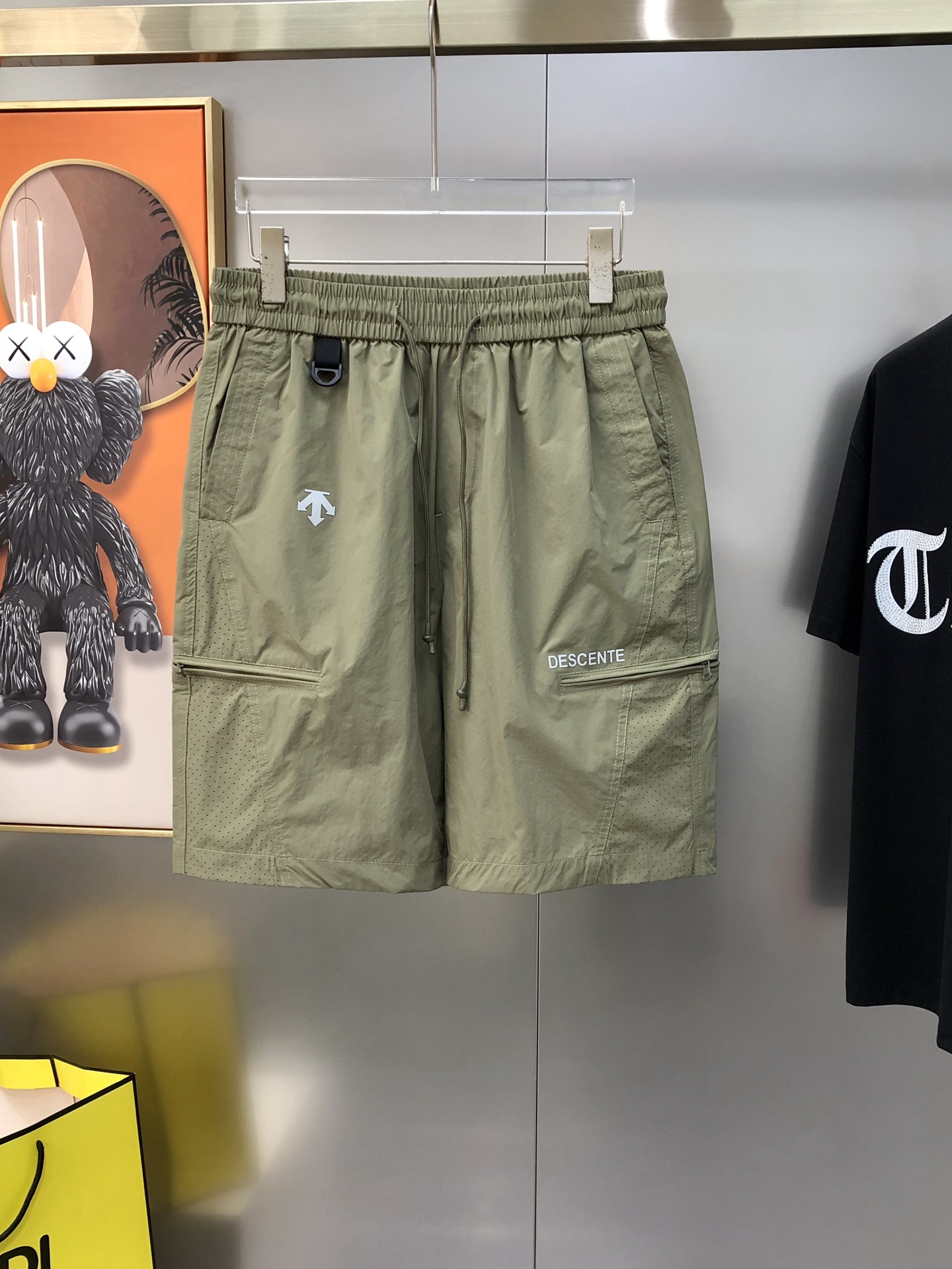 “New Men’s Fashion Shorts for Spring/Summer 2025: High-End Design with Customized Features”