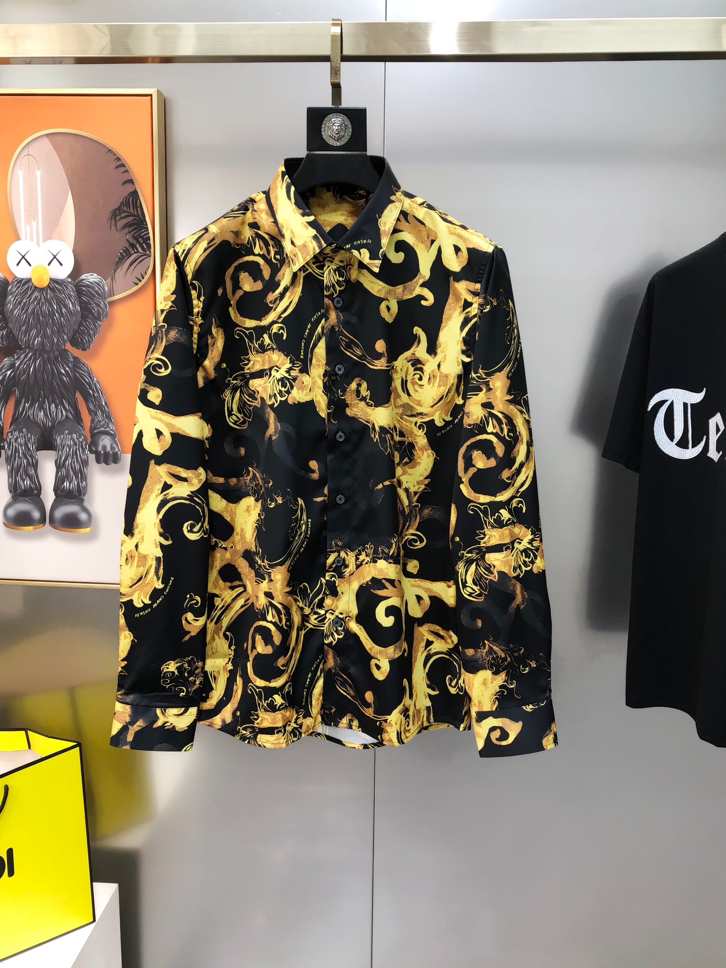 High-Quality Men’s Long-Sleeve Shirt with High-End Design and Comfort Fabrics