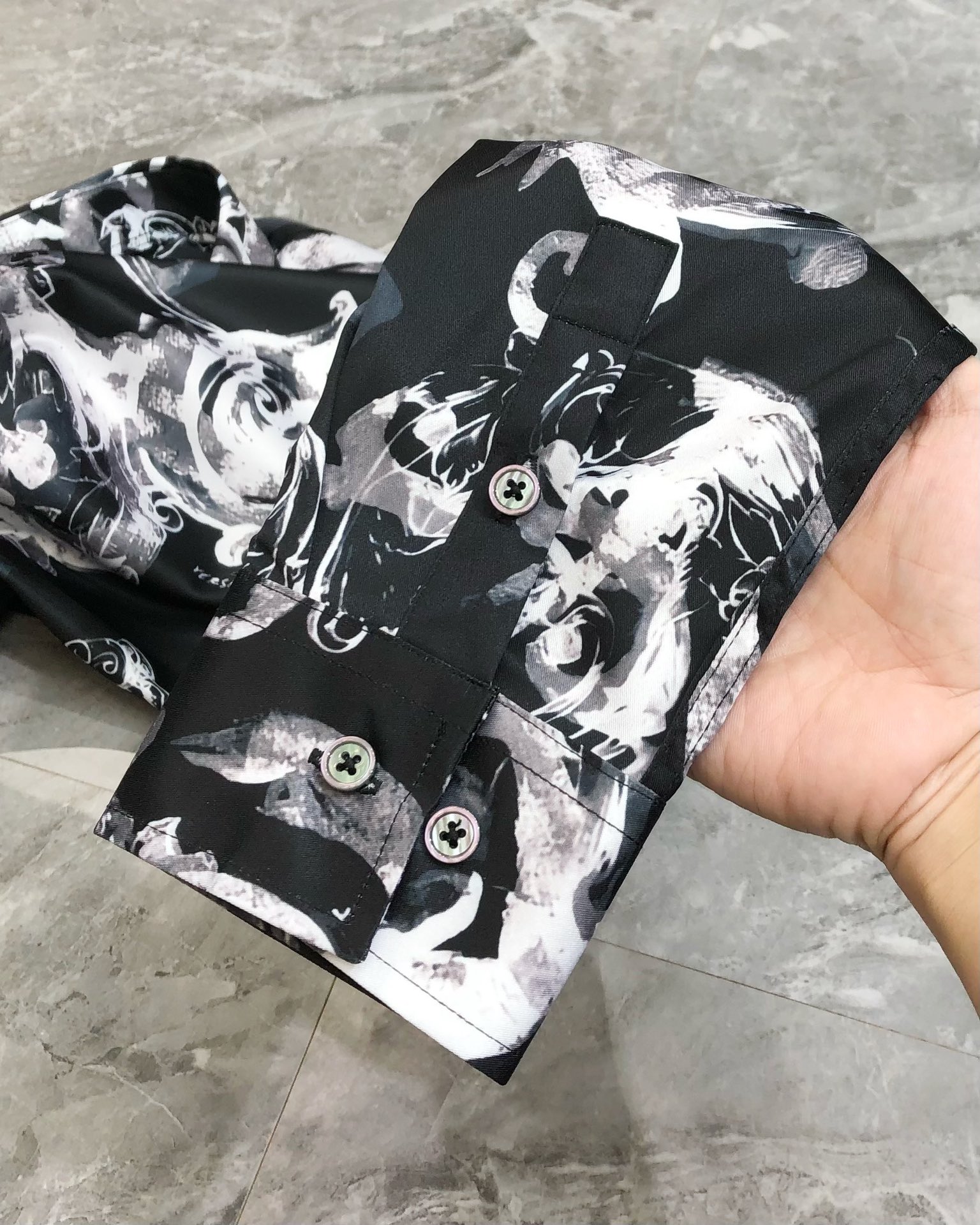 High-Quality Men’s Long-Sleeve Shirts by P600 Versace and Van Schuen 2025 - 图片 7