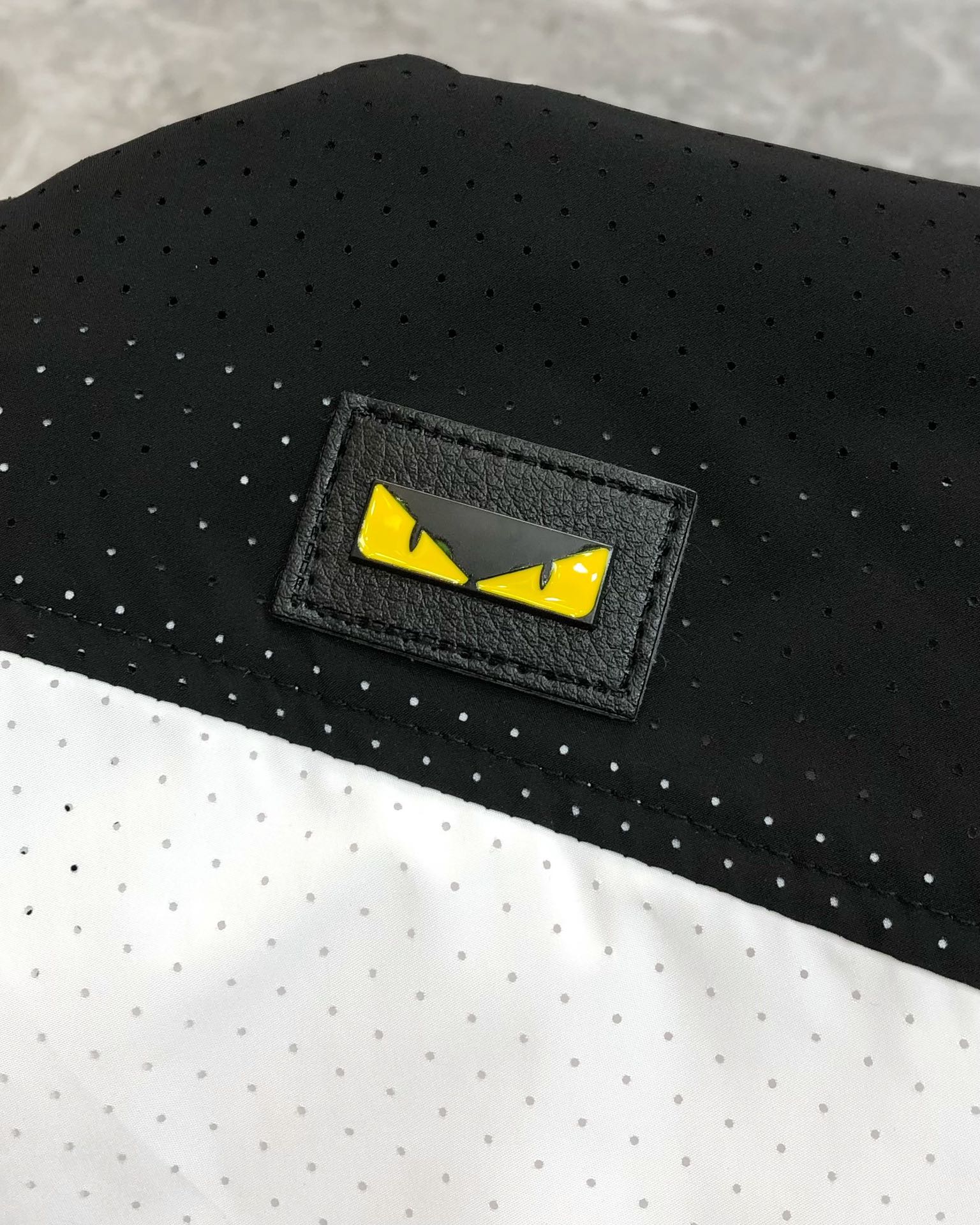 2025 Summer Men’s Jacket: Stylish Laser-Embroidered Design, High-End Polyester, Comfortable Fit - 图片 4