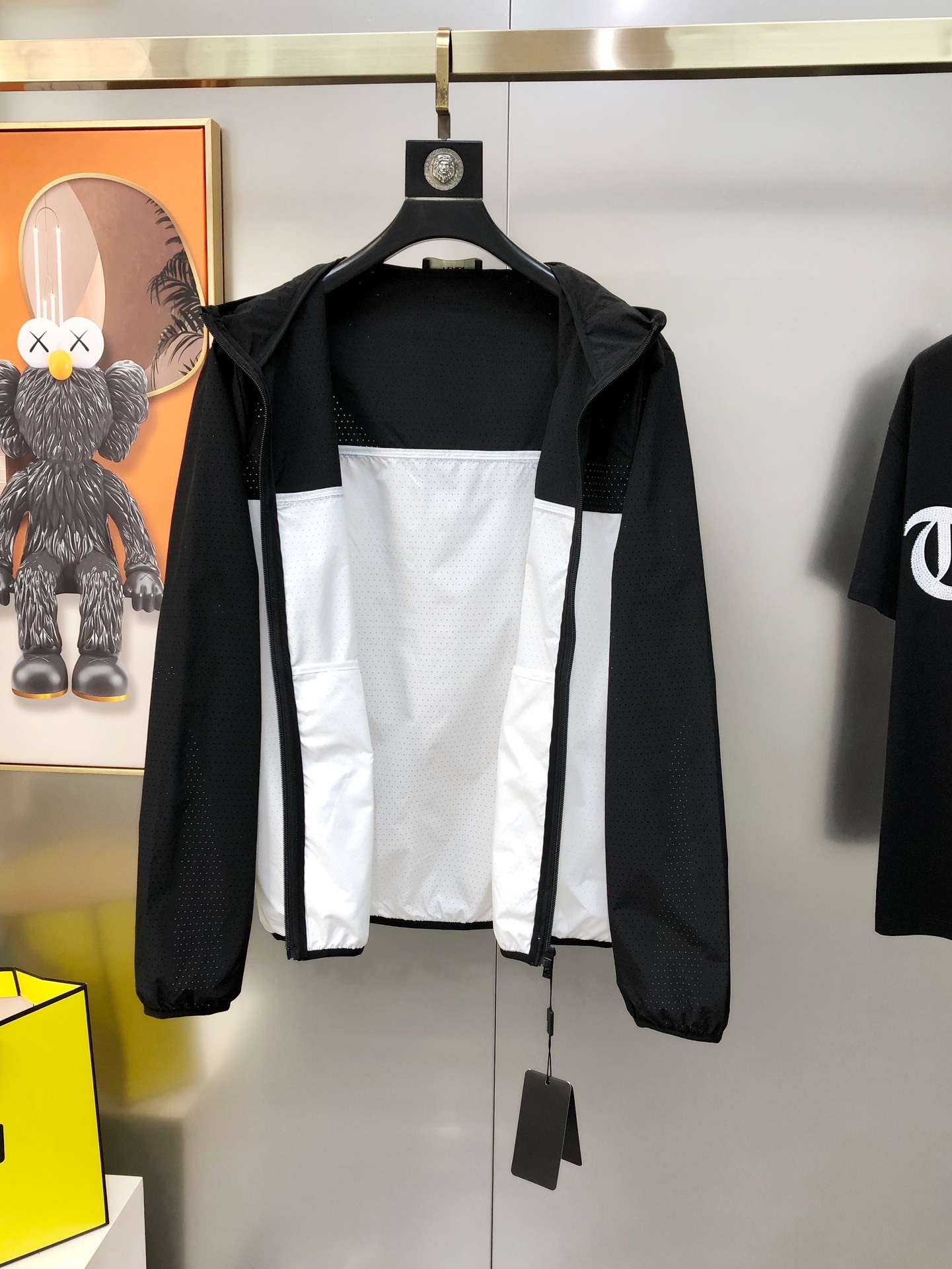 2025 Summer Men’s Jacket: Stylish Laser-Embroidered Design, High-End Polyester, Comfortable Fit - 图片 2