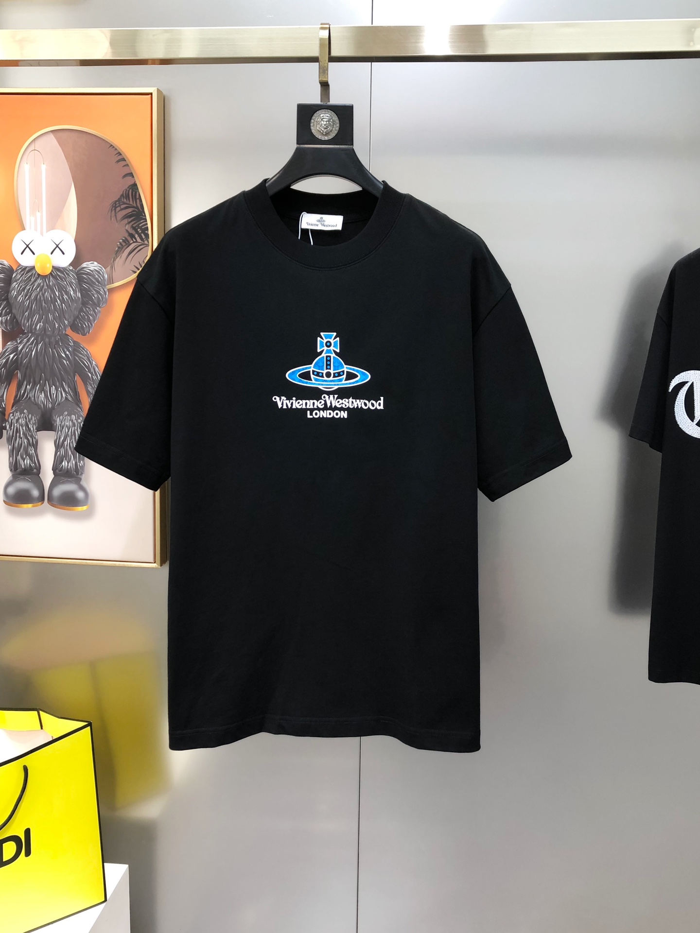 Vivienne Westwood Spring 2025 T-shirt: High-End Design, Premium Quality Cotton, Stylish Logo.