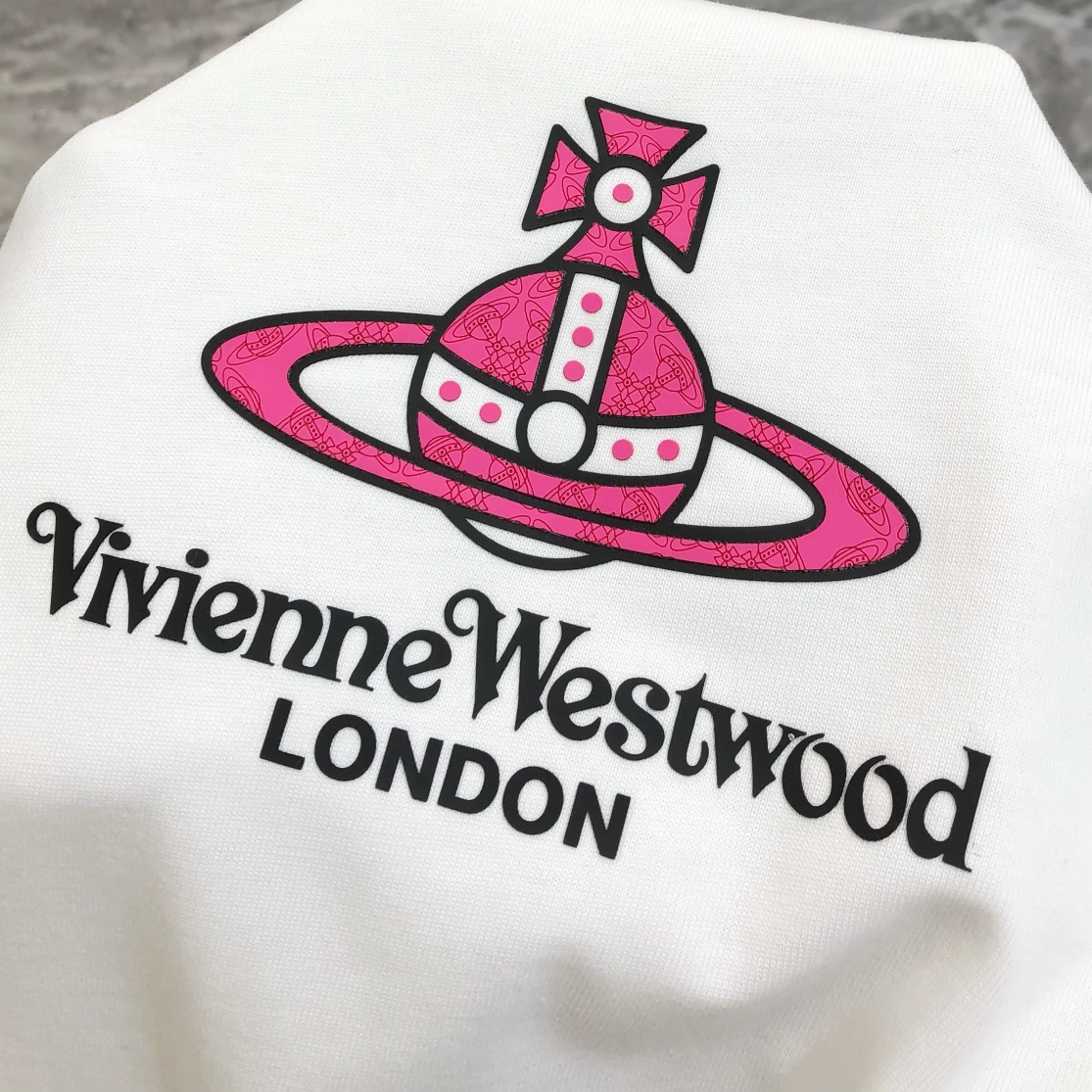 Vivienne Westwood Spring 2025 T-shirt: High-End Design, Premium Quality Cotton, Stylish Logo. - 图片 8