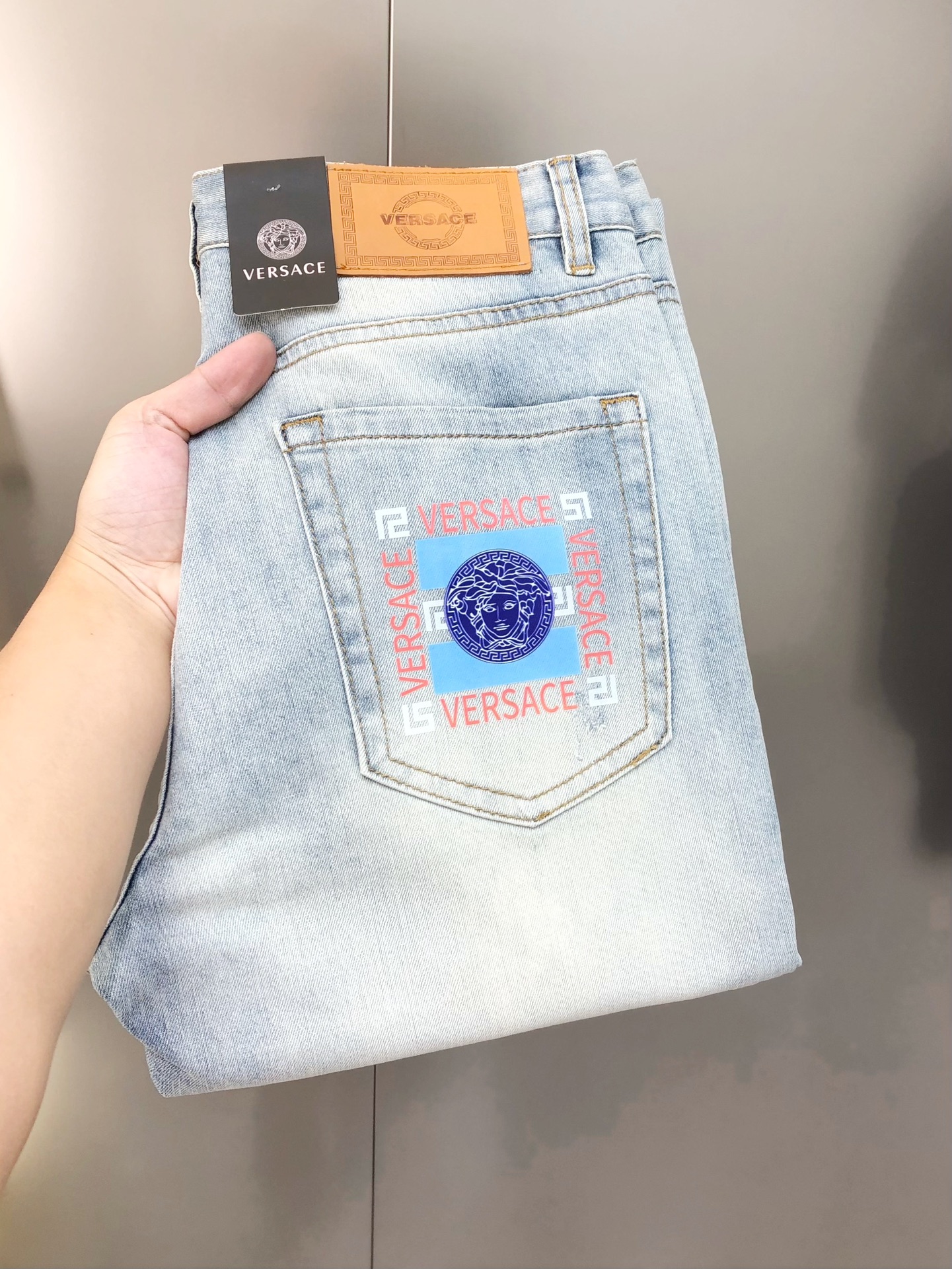Versace 2025 Summer Men’s Jeans: High-End Custom Embroidered Design & Comfort