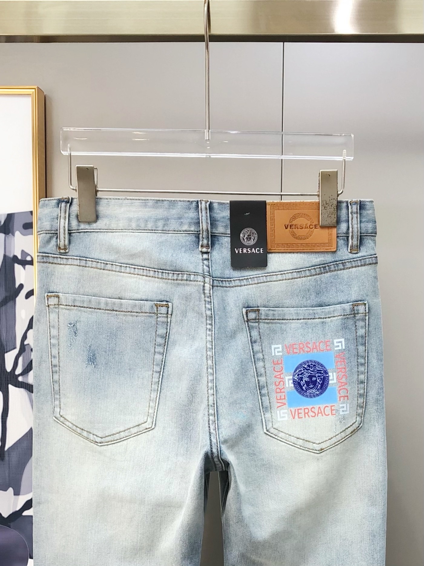 Versace 2025 Summer Men’s Jeans: High-End Custom Embroidered Design & Comfort - 图片 5