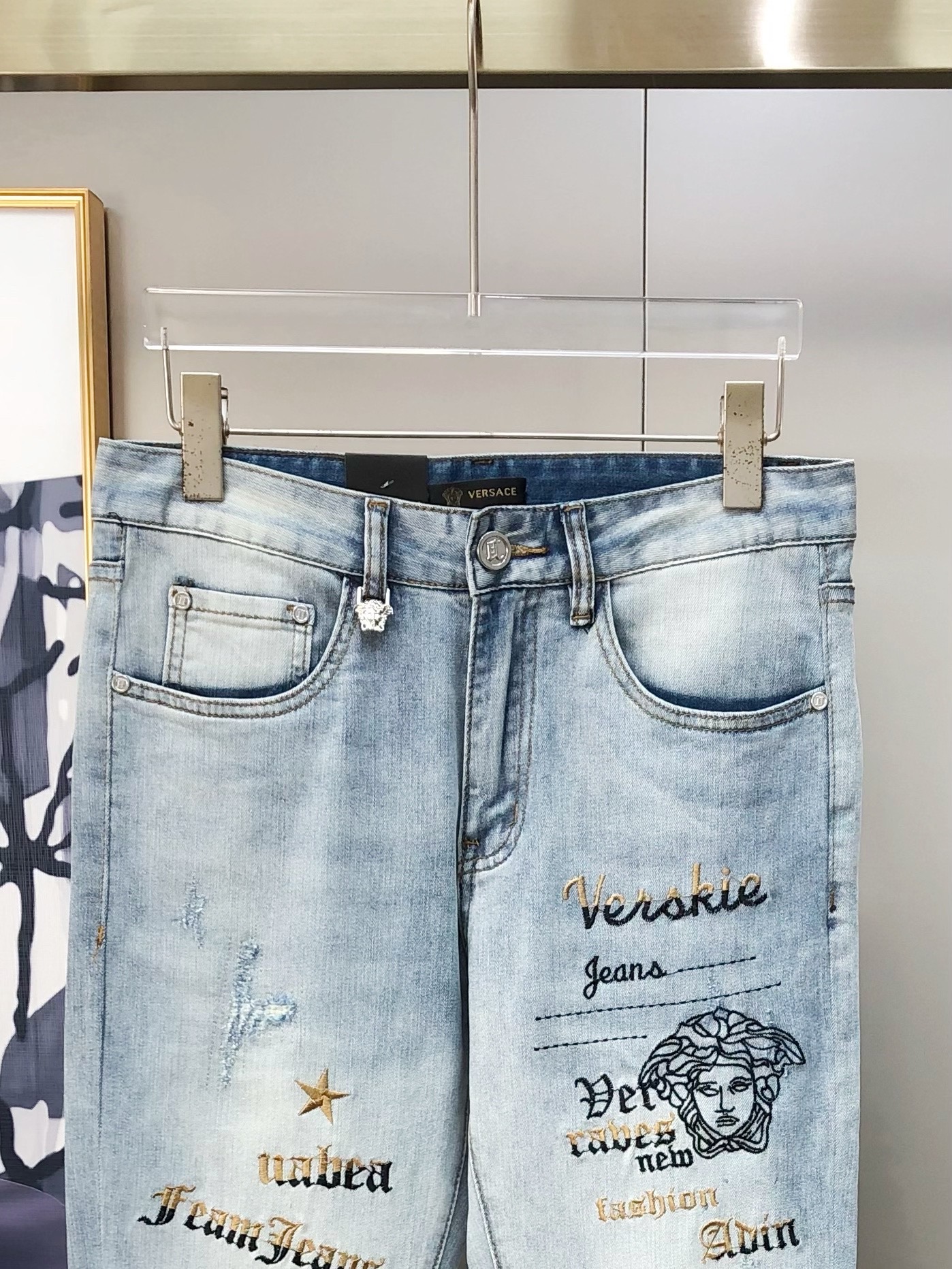 Versace 2025 Summer Men’s Jeans: High-End Custom Embroidered Design & Comfort - 图片 4