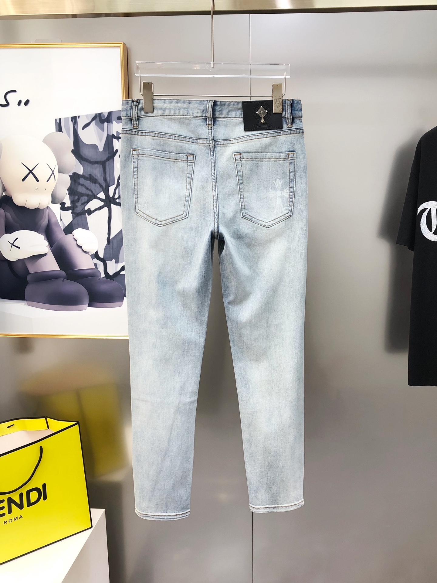 P625 Crocine’s 2025 Short-Legged Jeans: High-End Custom Fashion with Unique Design - 图片 3
