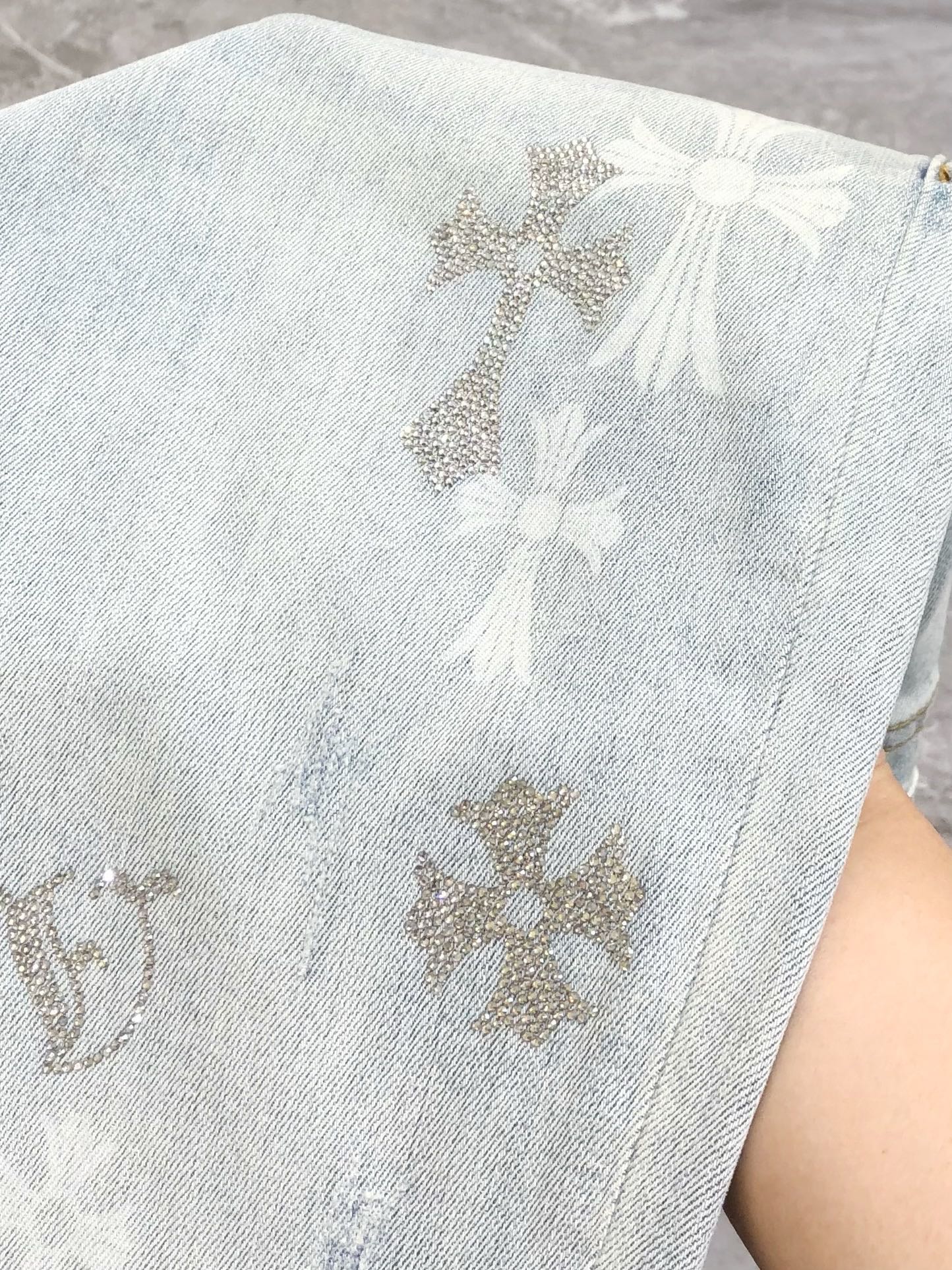 P625 Crocine’s 2025 Short-Legged Jeans: High-End Custom Fashion with Unique Design - 图片 8