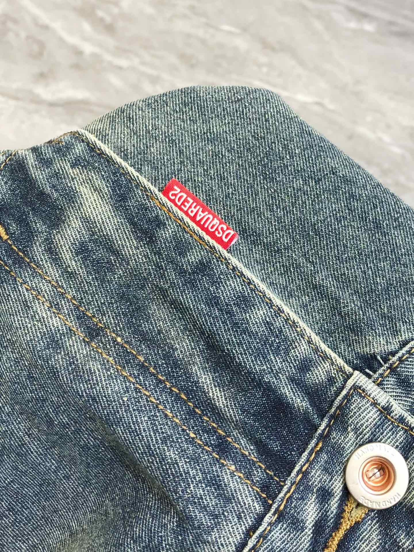 High-Quality Panty Jeans: 25-Year-Old Man’s Stylish, Synchronized Design with Fine Details - 图片 6