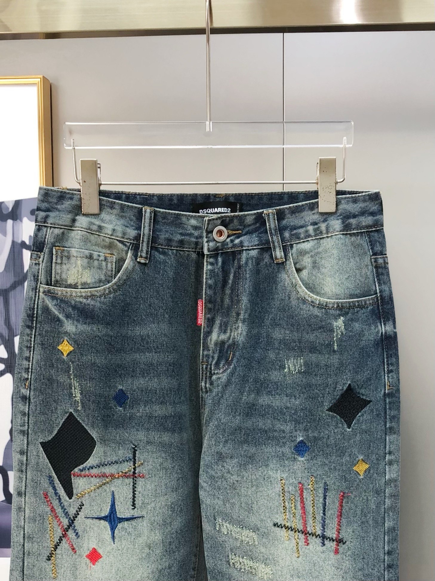 High-Quality Panty Jeans: 25-Year-Old Man’s Stylish, Synchronized Design with Fine Details - 图片 4