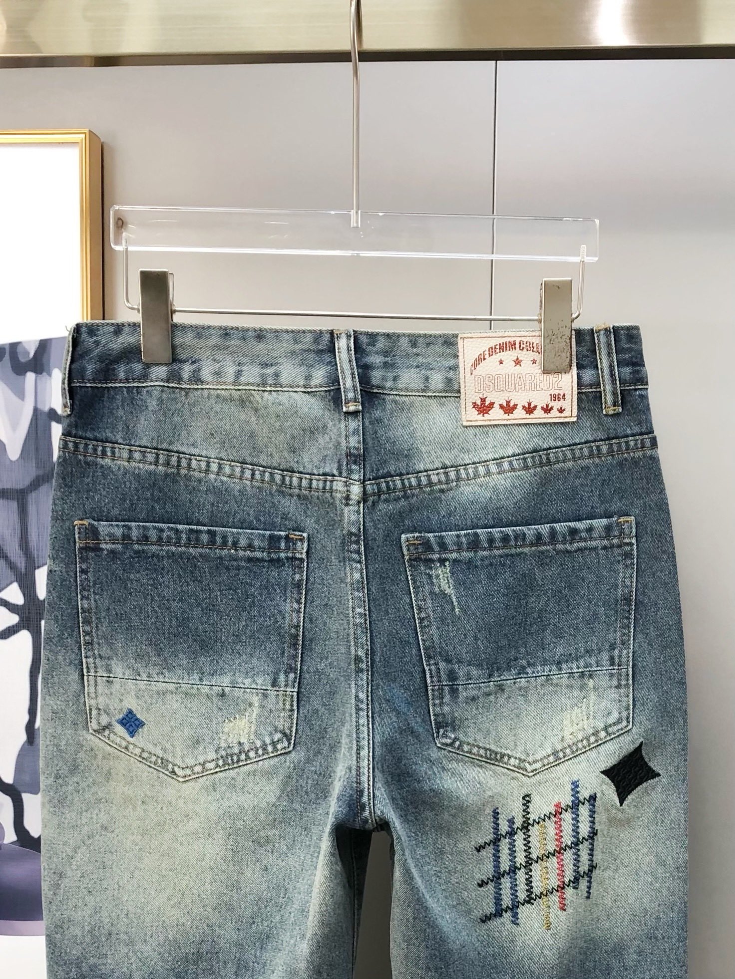 High-Quality Panty Jeans: 25-Year-Old Man’s Stylish, Synchronized Design with Fine Details - 图片 5