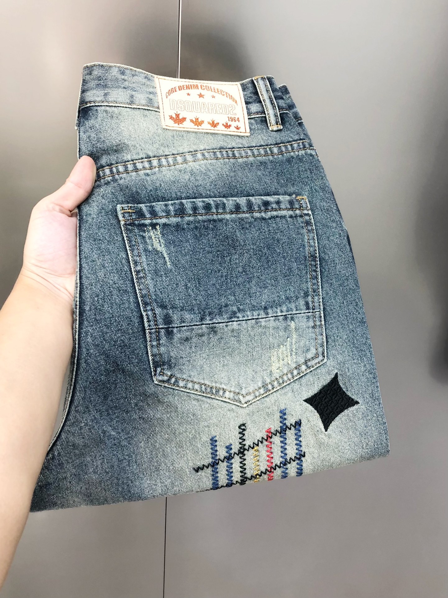 High-Quality Panty Jeans: 25-Year-Old Man’s Stylish, Synchronized Design with Fine Details
